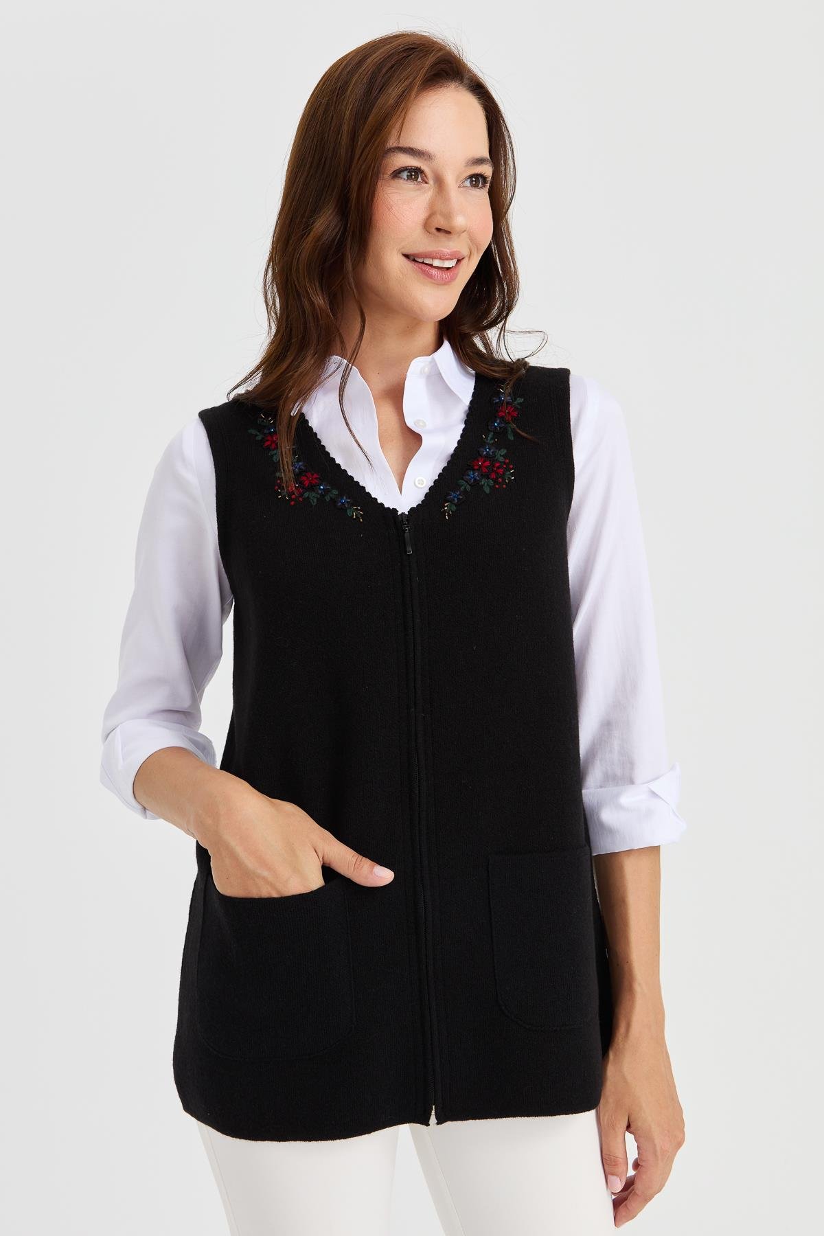 23001Kadın V Yaka Kenarı Dantel İşlemeli Yün Yelek Siyah