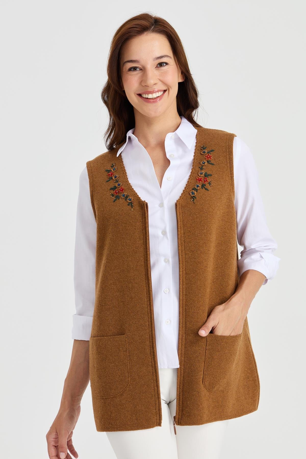 23001Kadın V Yaka Kenarı Dantel İşlemeli Yün Yelek K.taba