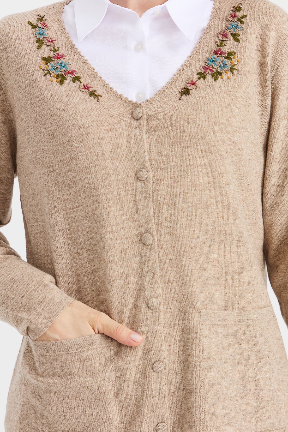 23004Kadın V Yaka Kenarı Dantel İşlemeli Yün Ceket K.Bej