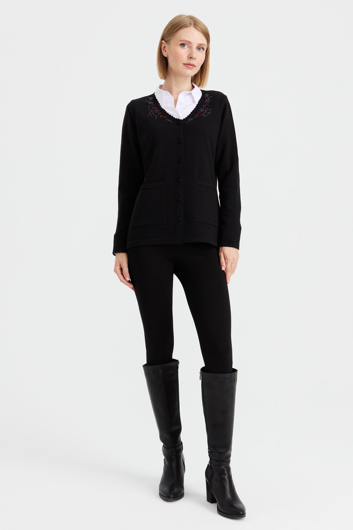 23004Kadın V Yaka Kenarı Dantel İşlemeli Yün Ceket Siyah