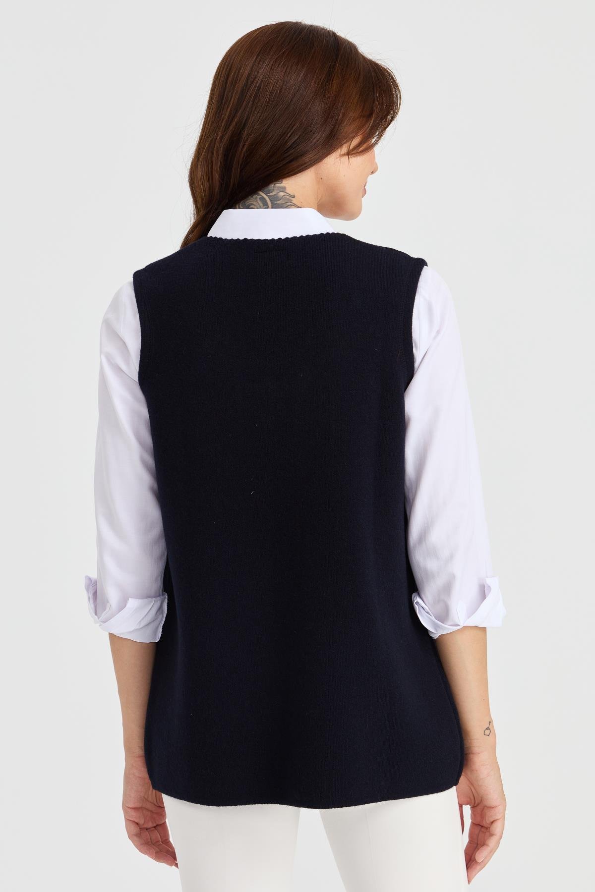 23001Kadın V Yaka Kenarı Dantel İşlemeli Yün Yelek K.Lacivert