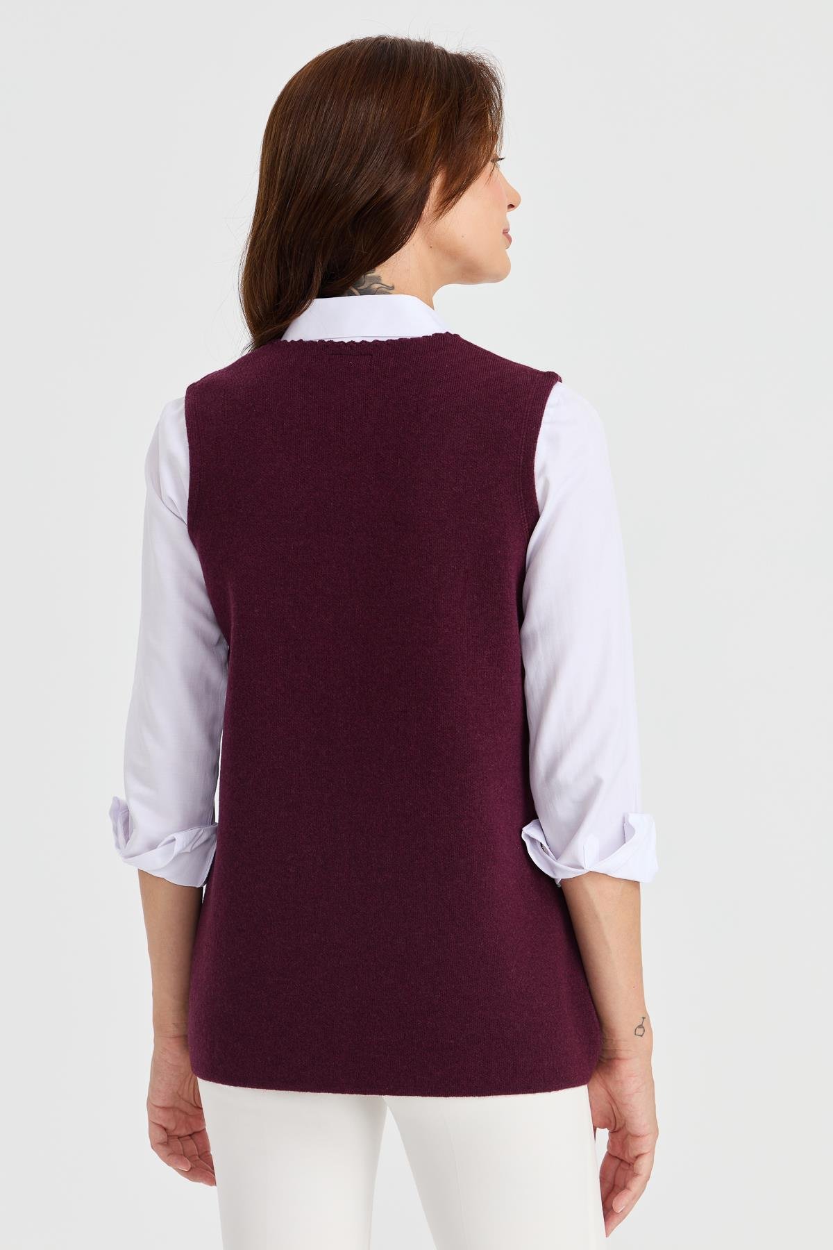 23001Kadın V Yaka Kenarı Dantel İşlemeli Yün Yelek K.Mürdüm