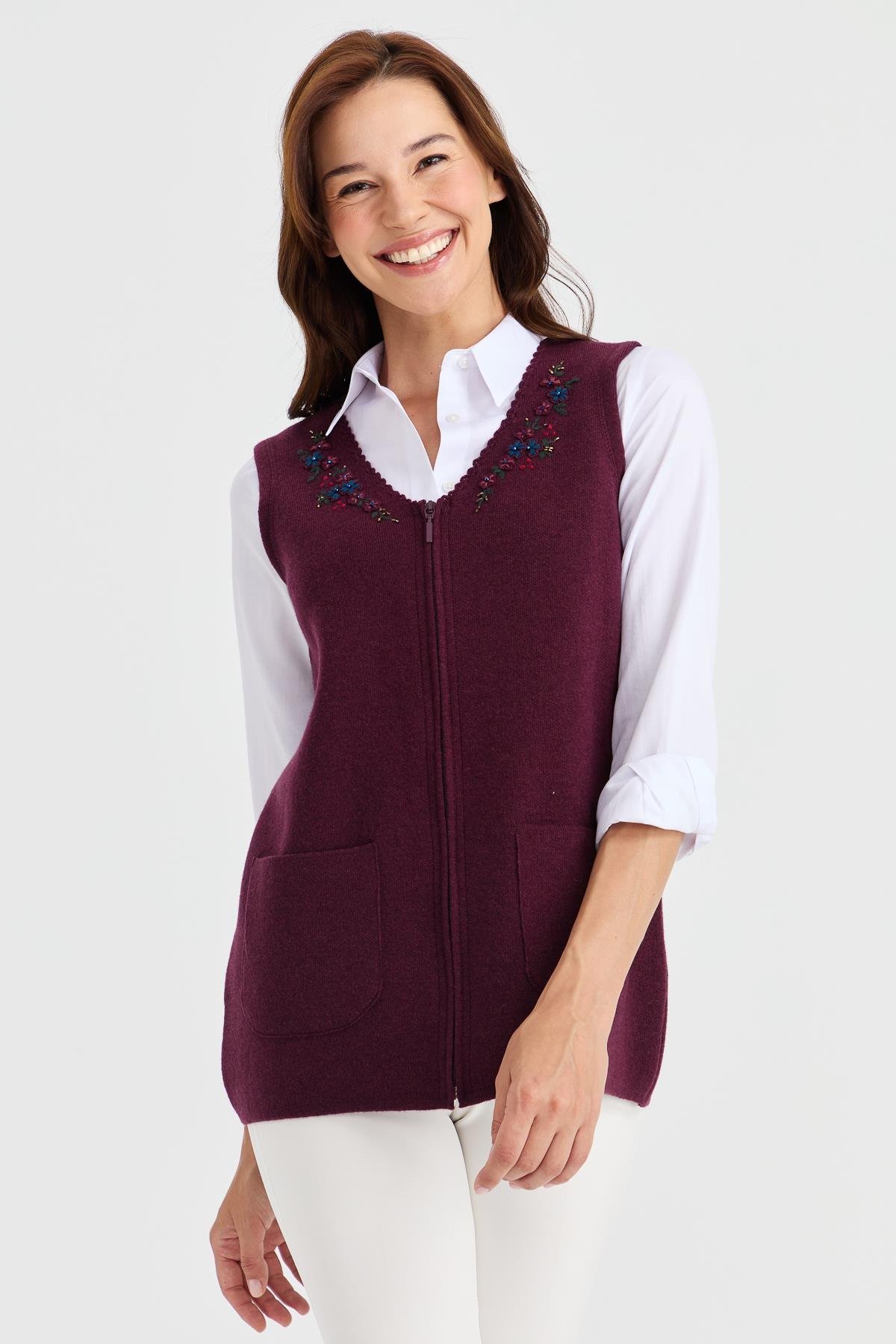 23001Kadın V Yaka Kenarı Dantel İşlemeli Yün Yelek K.Mürdüm