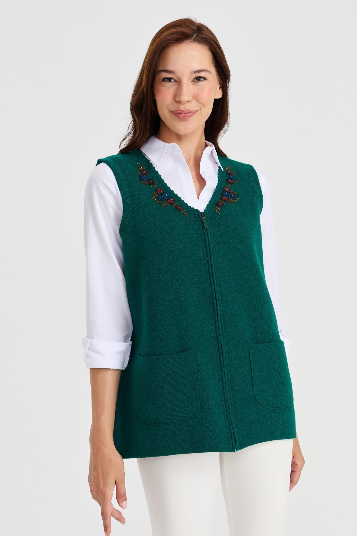 23001Kadın V Yaka Kenarı Dantel İşlemeli Yün Yelek K.Ö.başı