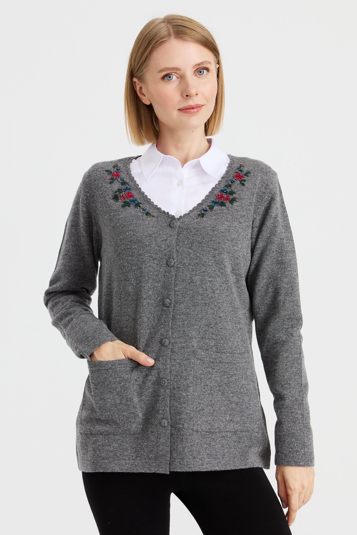 23004Kadın V Yaka Kenarı Dantel İşlemeli Yün Ceket Füme