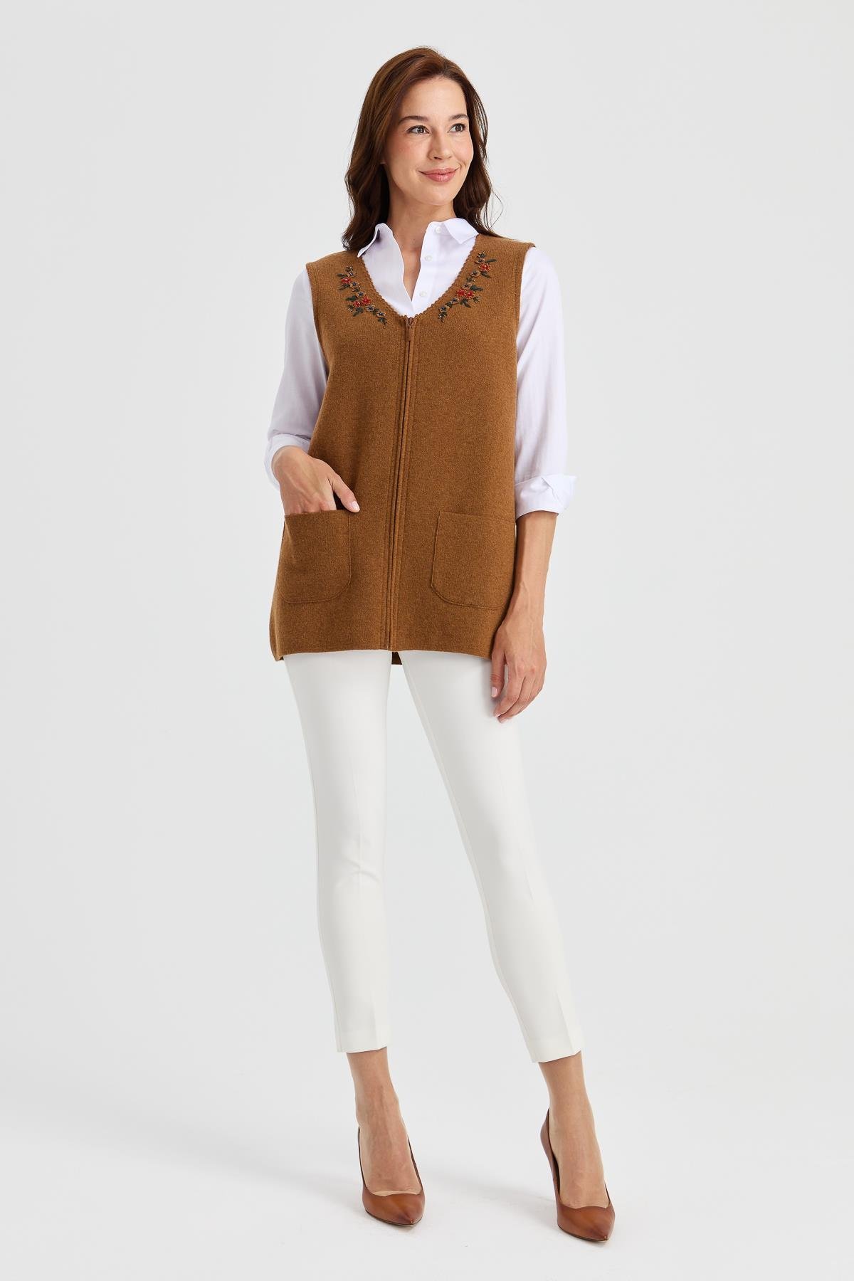 23001Kadın V Yaka Kenarı Dantel İşlemeli Yün Yelek K.taba