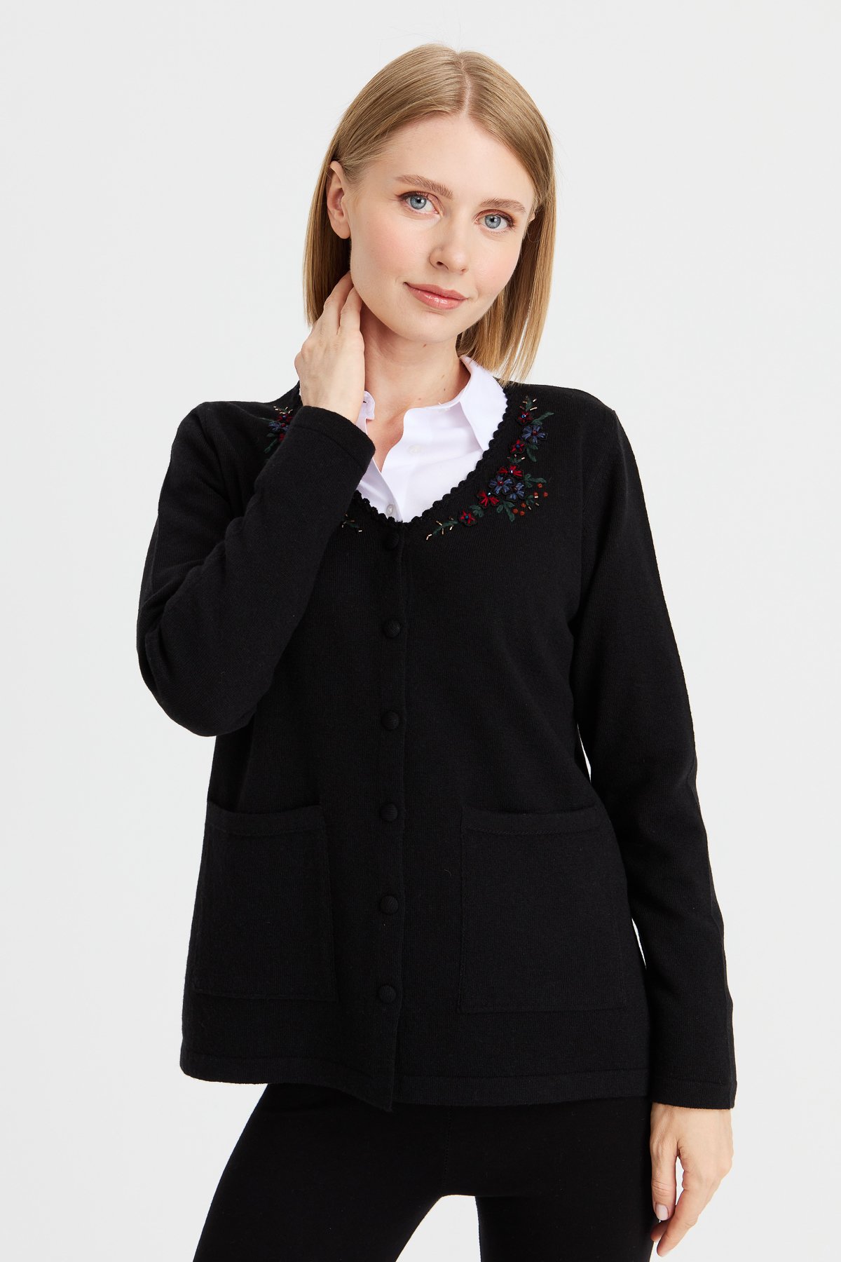 23004Kadın V Yaka Kenarı Dantel İşlemeli Yün Ceket Siyah