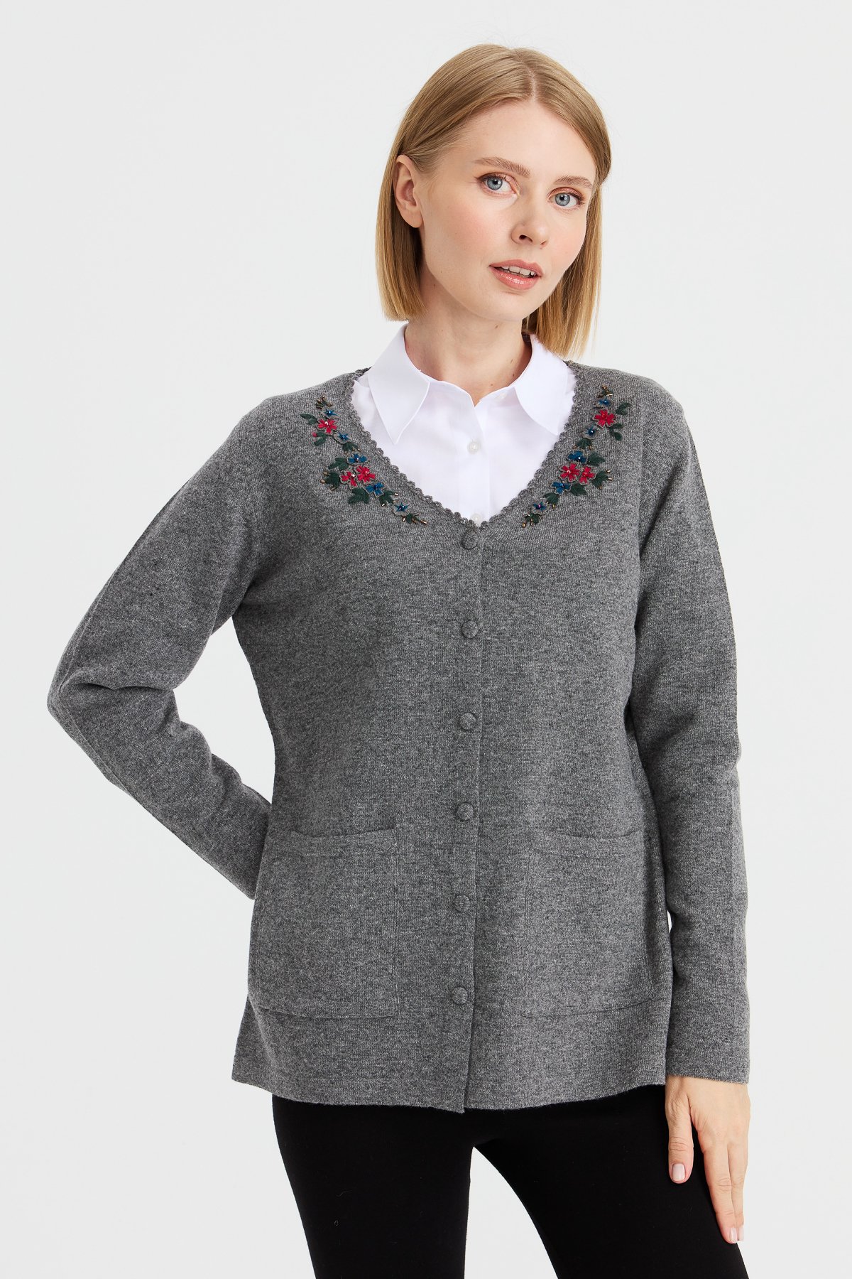 23004Kadın V Yaka Kenarı Dantel İşlemeli Yün Ceket Füme