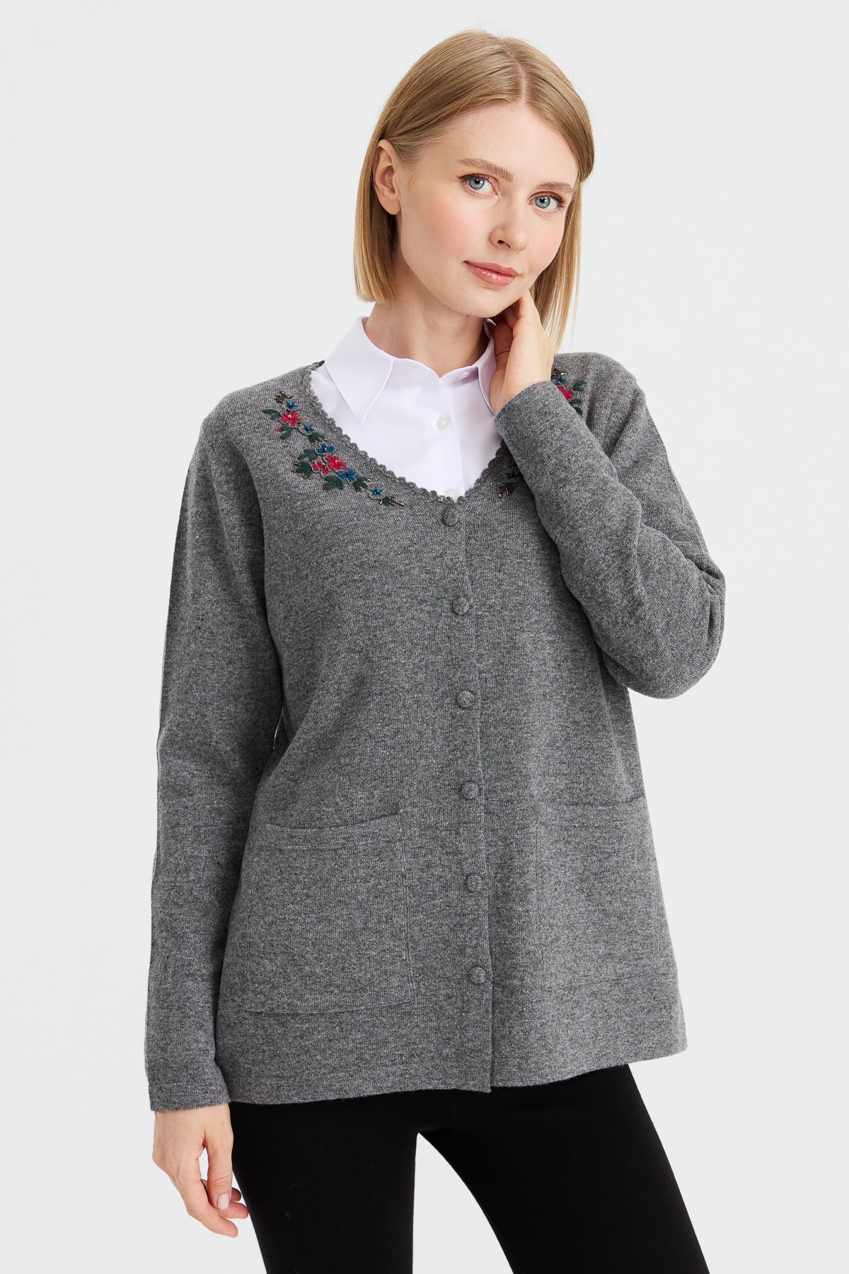 23004Kadın V Yaka Kenarı Dantel İşlemeli Yün Ceket Füme