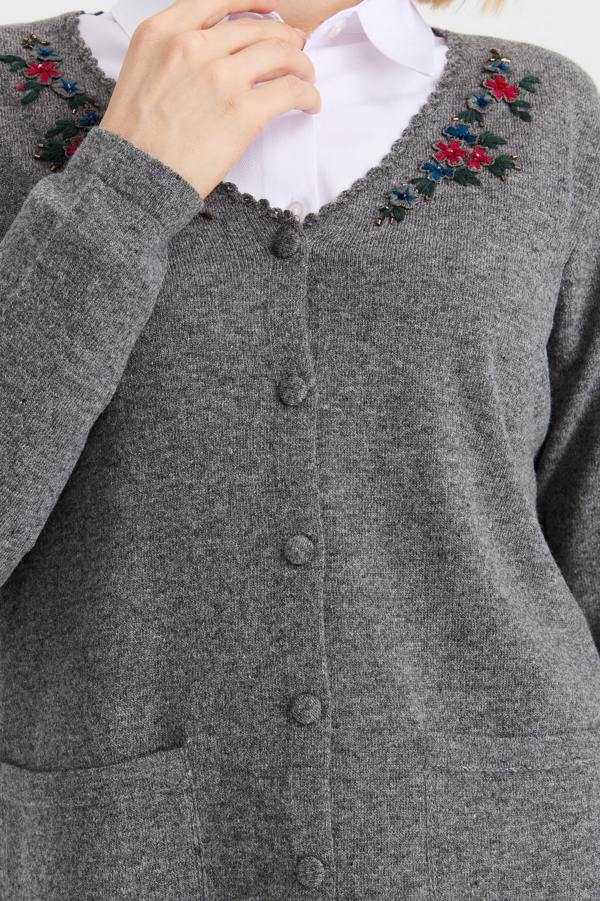 23004Kadın V Yaka Kenarı Dantel İşlemeli Yün Ceket Füme