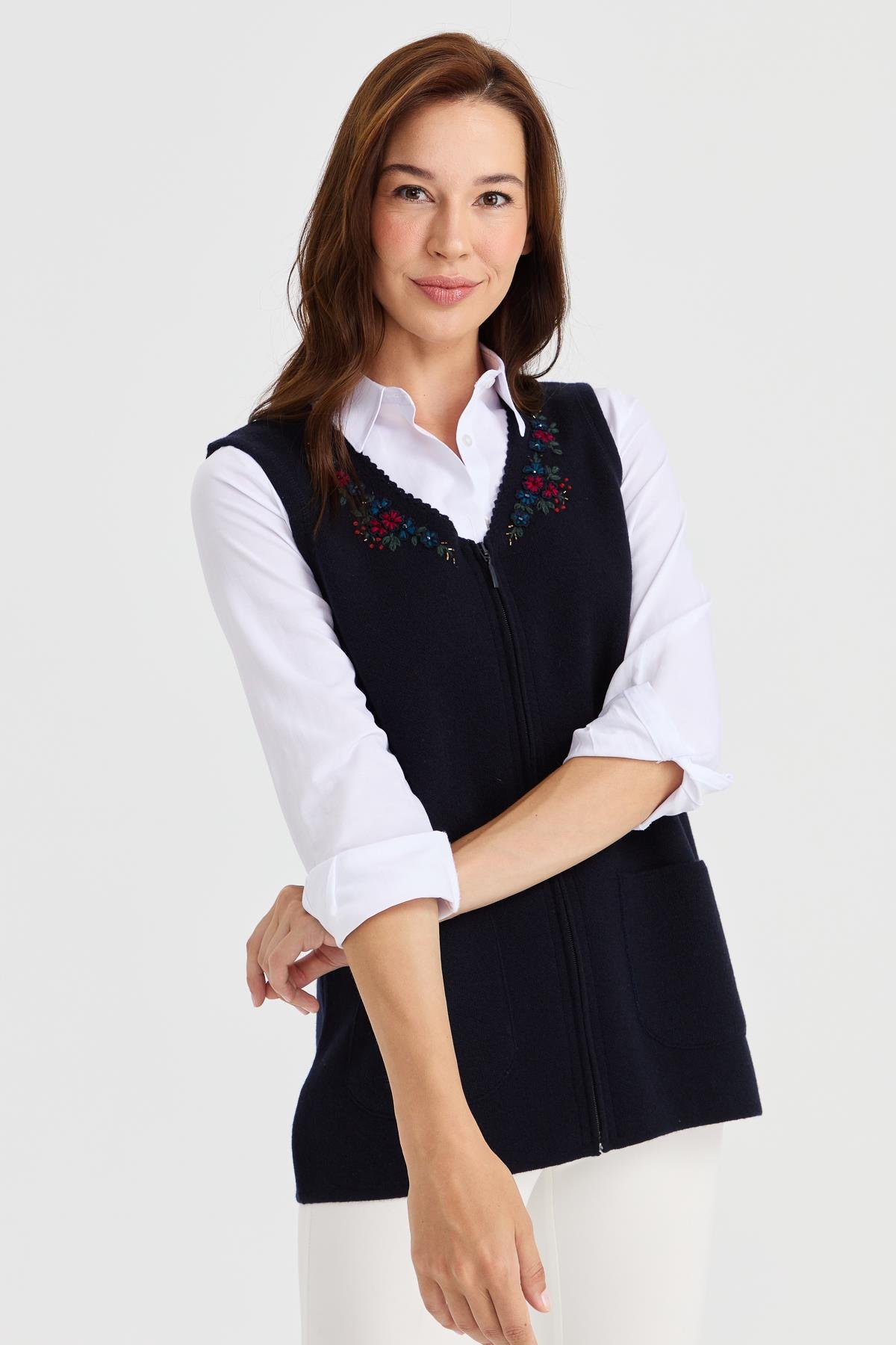 23001Kadın V Yaka Kenarı Dantel İşlemeli Yün Yelek K.Lacivert