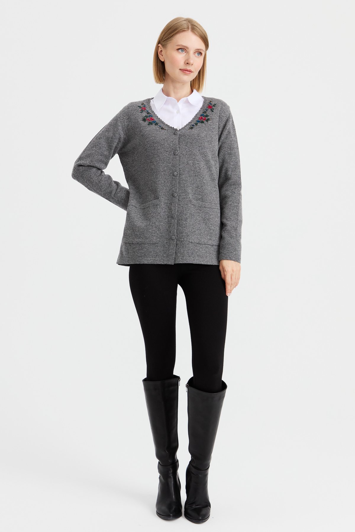 23004Kadın V Yaka Kenarı Dantel İşlemeli Yün Ceket Füme