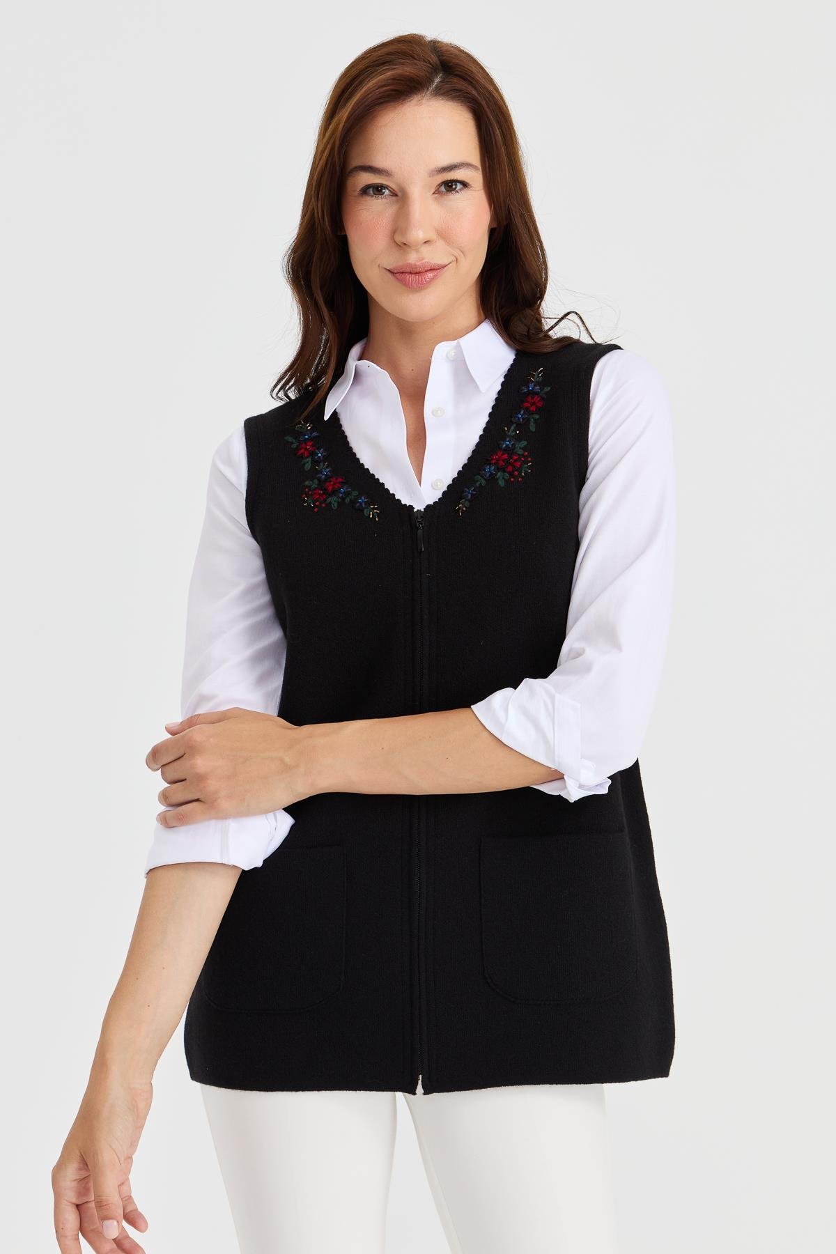 23001Kadın V Yaka Kenarı Dantel İşlemeli Yün Yelek Siyah