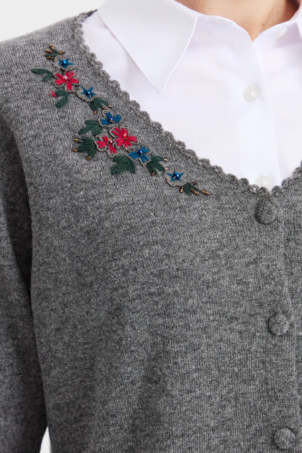 23004Kadın V Yaka Kenarı Dantel İşlemeli Yün Ceket Füme