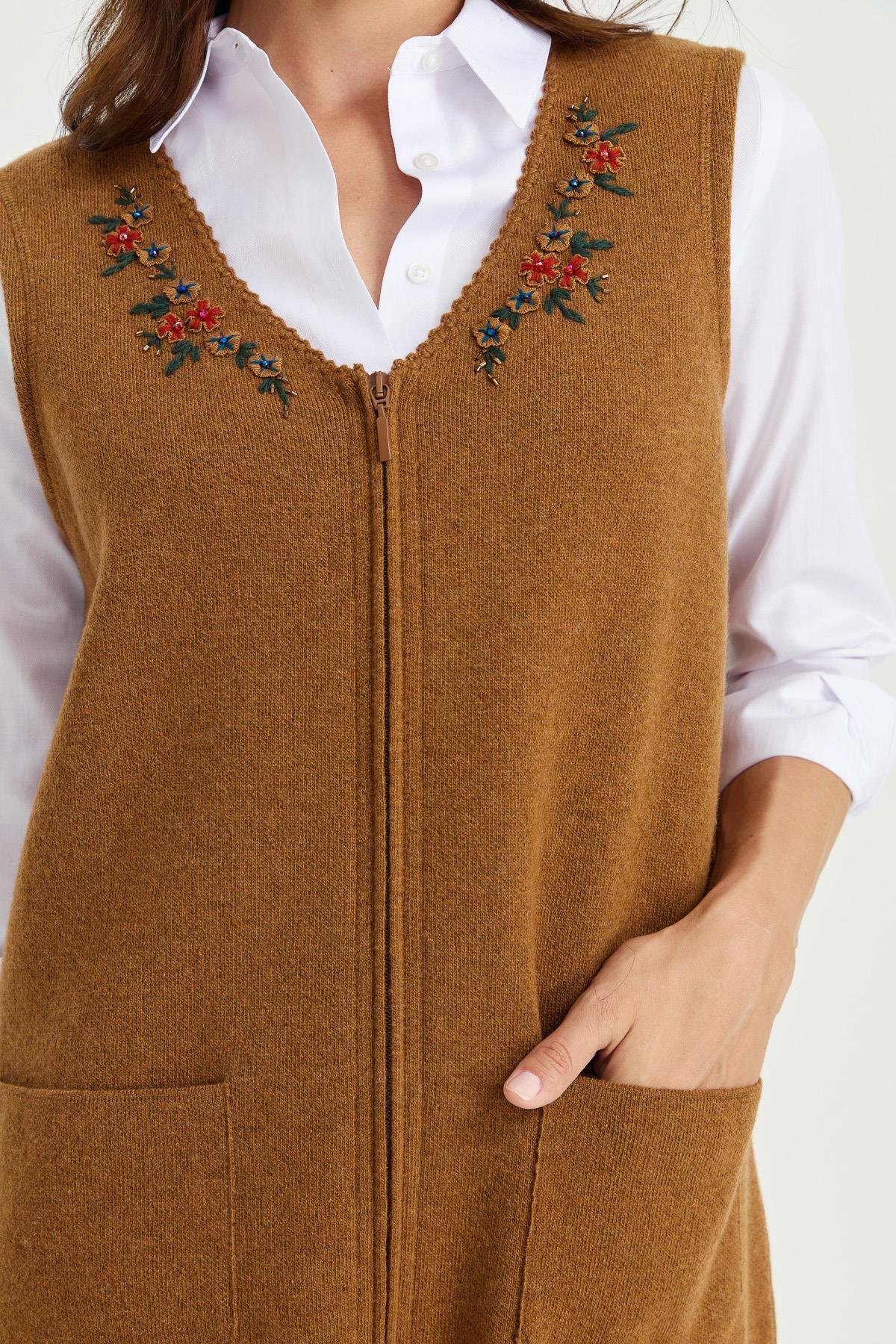 23001Kadın V Yaka Kenarı Dantel İşlemeli Yün Yelek K.taba