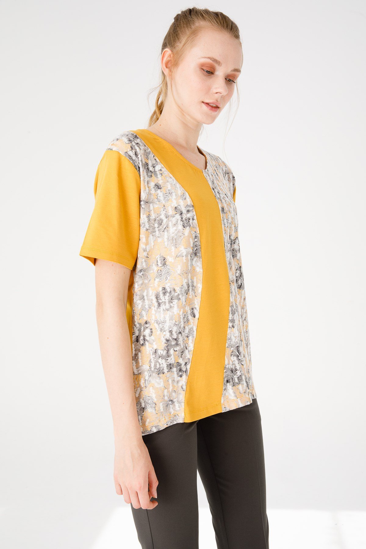 KADIN V YAKA KISA KOL ÇİÇEK BASKILI PENYE BLUZ K.BAL