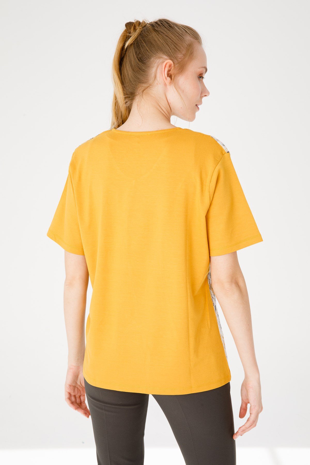 KADIN V YAKA KISA KOL ÇİÇEK BASKILI PENYE BLUZ K.BAL