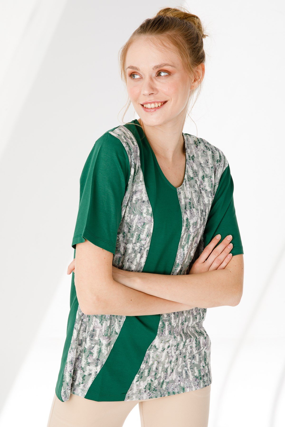 KADIN V YAKA KISA KOL ÇİÇEK BASKILI PENYE BLUZ K.YEŞİL