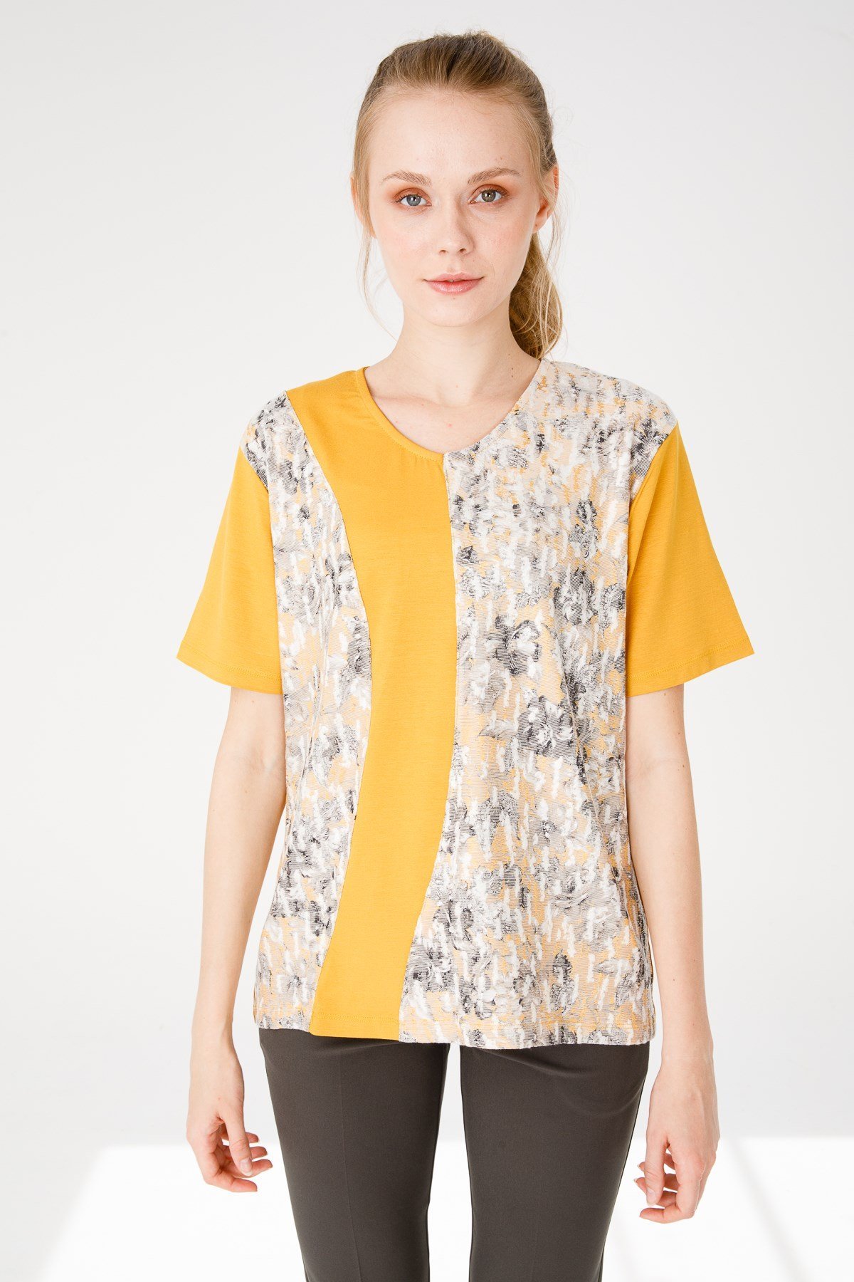KADIN V YAKA KISA KOL ÇİÇEK BASKILI PENYE BLUZ K.BAL