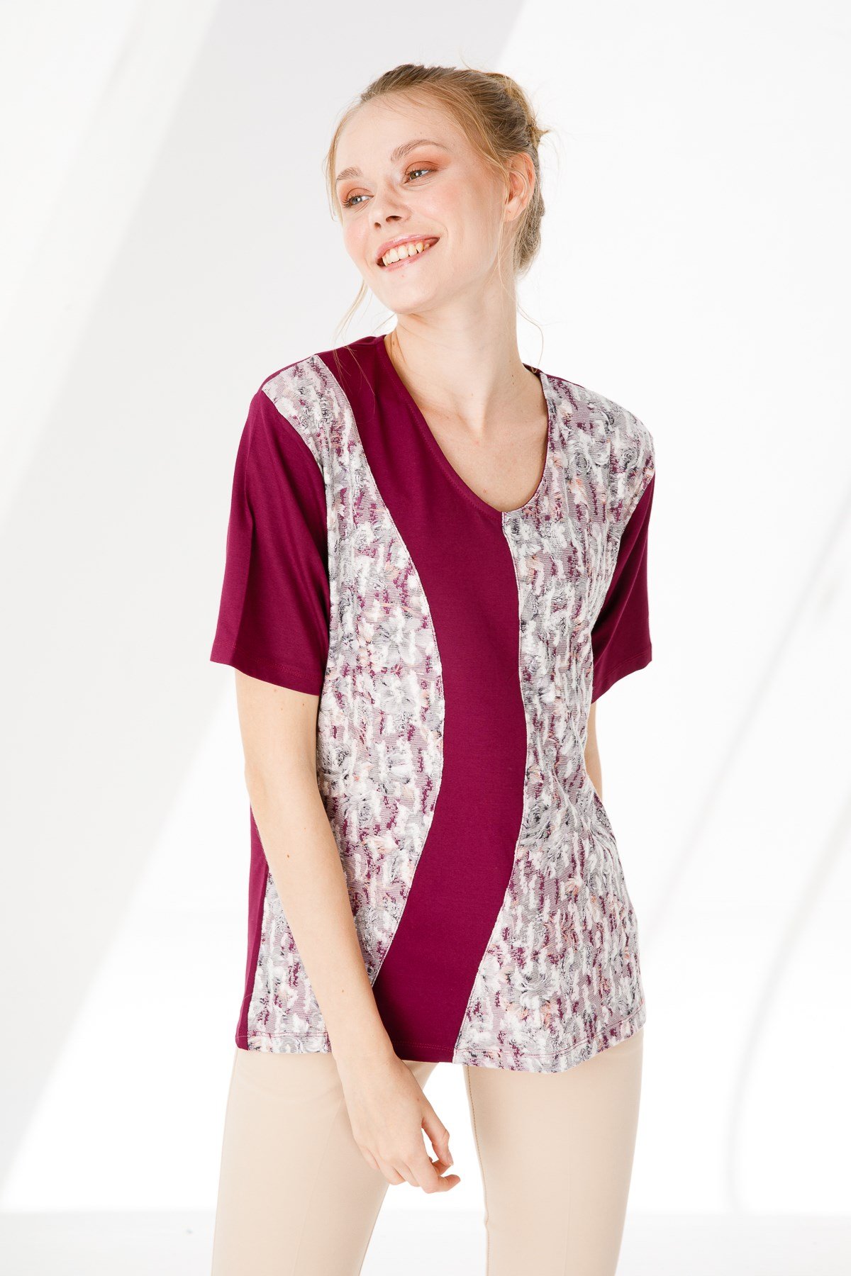 KADIN V YAKA KISA KOL ÇİÇEK BASKILI PENYE BLUZ K.MÜRDÜM