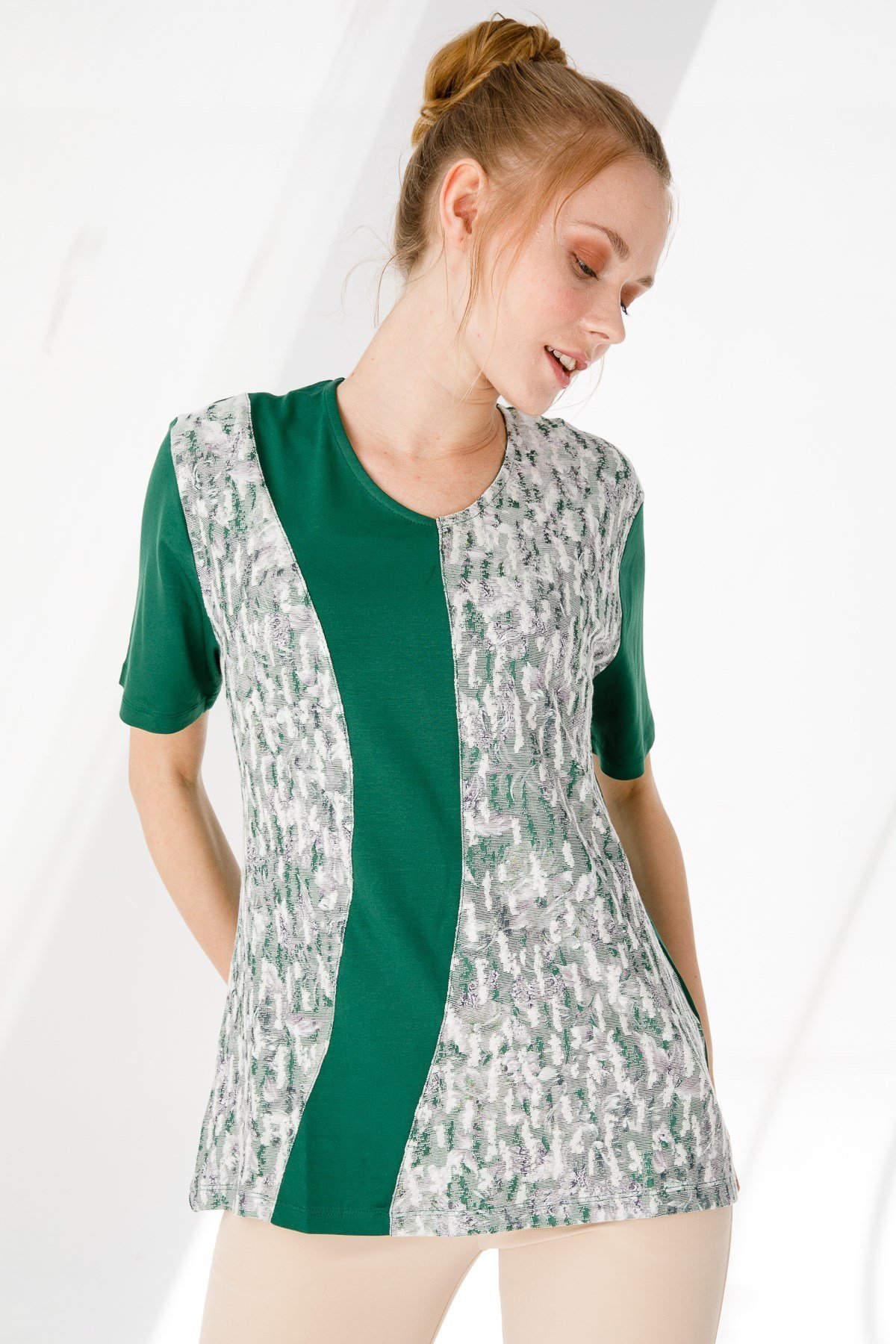 KADIN V YAKA KISA KOL ÇİÇEK BASKILI PENYE BLUZ K.YEŞİL