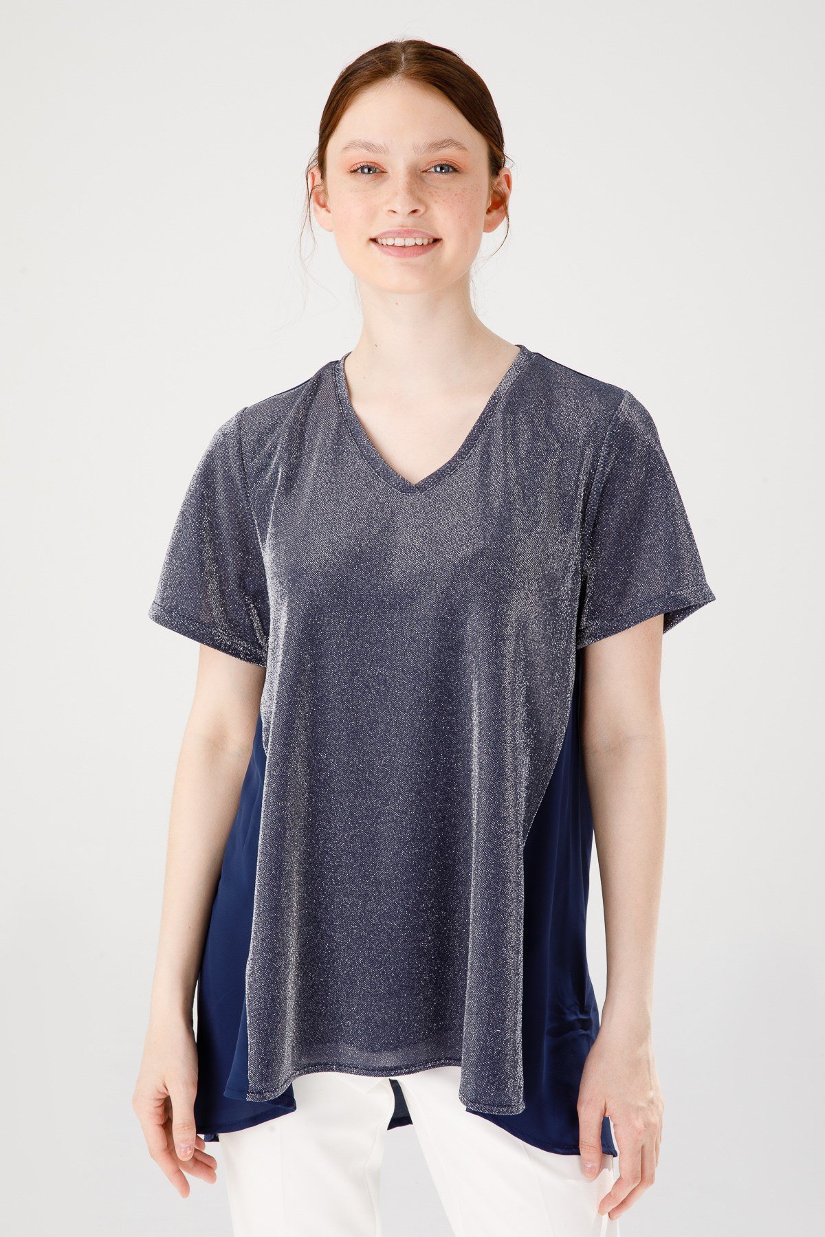 KADIN V YAKA KISA KOL ŞİFONLU PARLAK KUMAŞ TUNİK LACİVERT