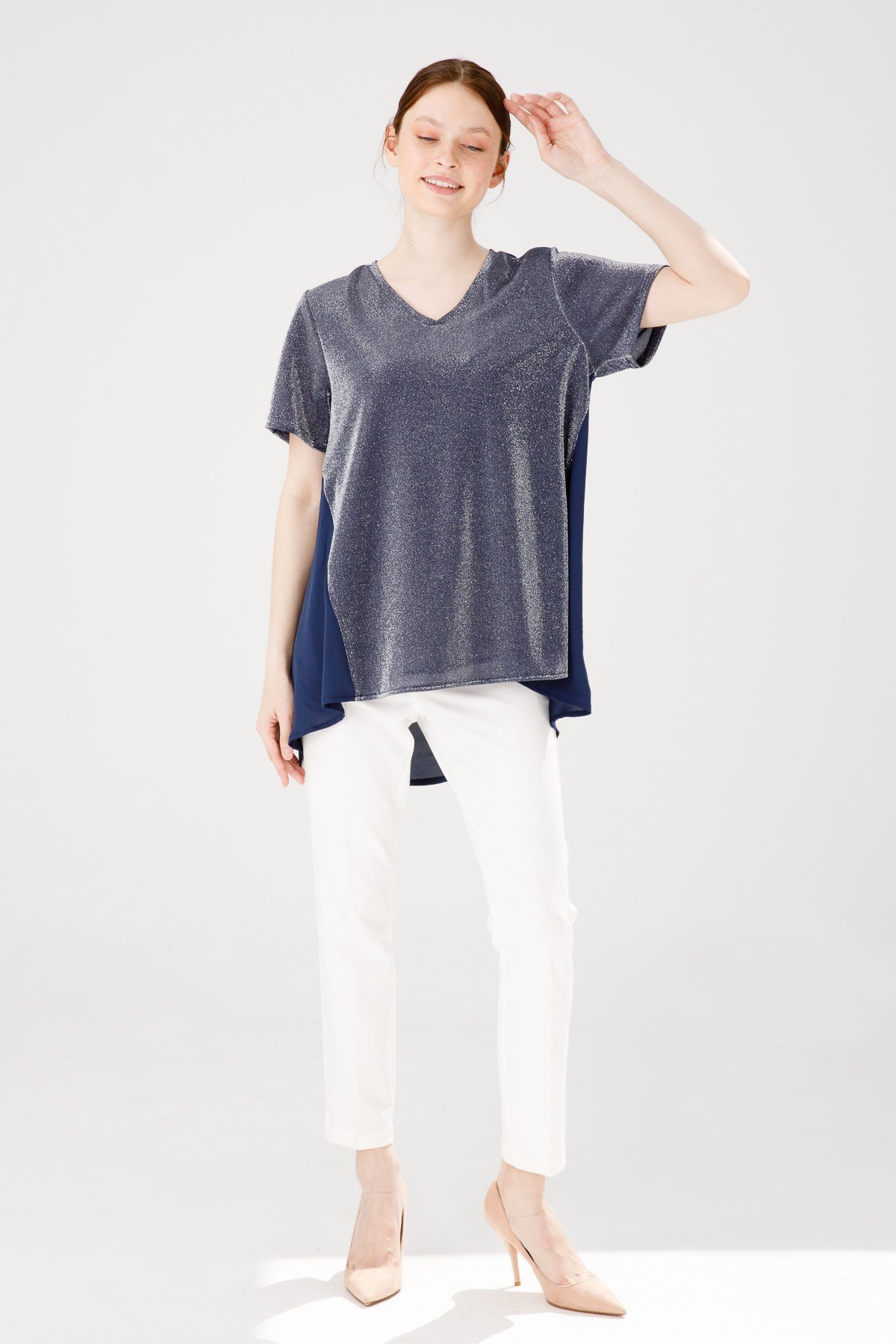 KADIN V YAKA KISA KOL ŞİFONLU PARLAK KUMAŞ TUNİK LACİVERT