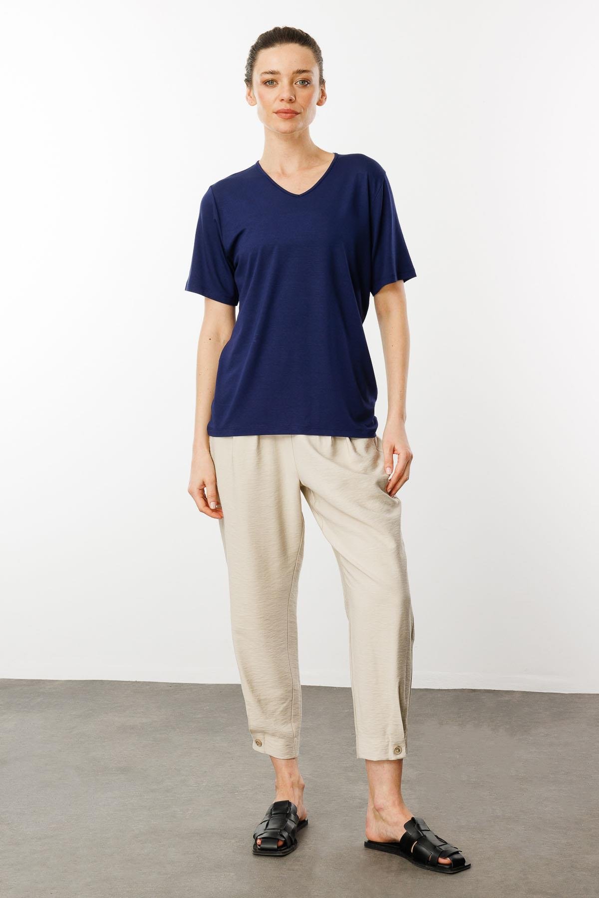 23788Kadın V Yaka Kısa Kollu Penye T-Shirt Lacivert