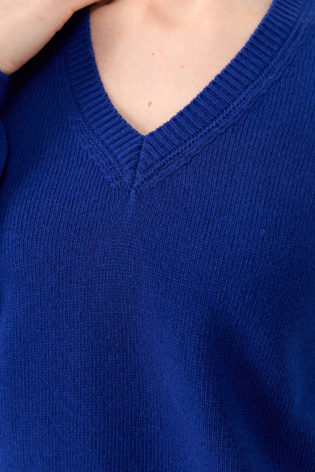 23165Kadın V Yaka Klasik Yün Kazak K.S.Mavi