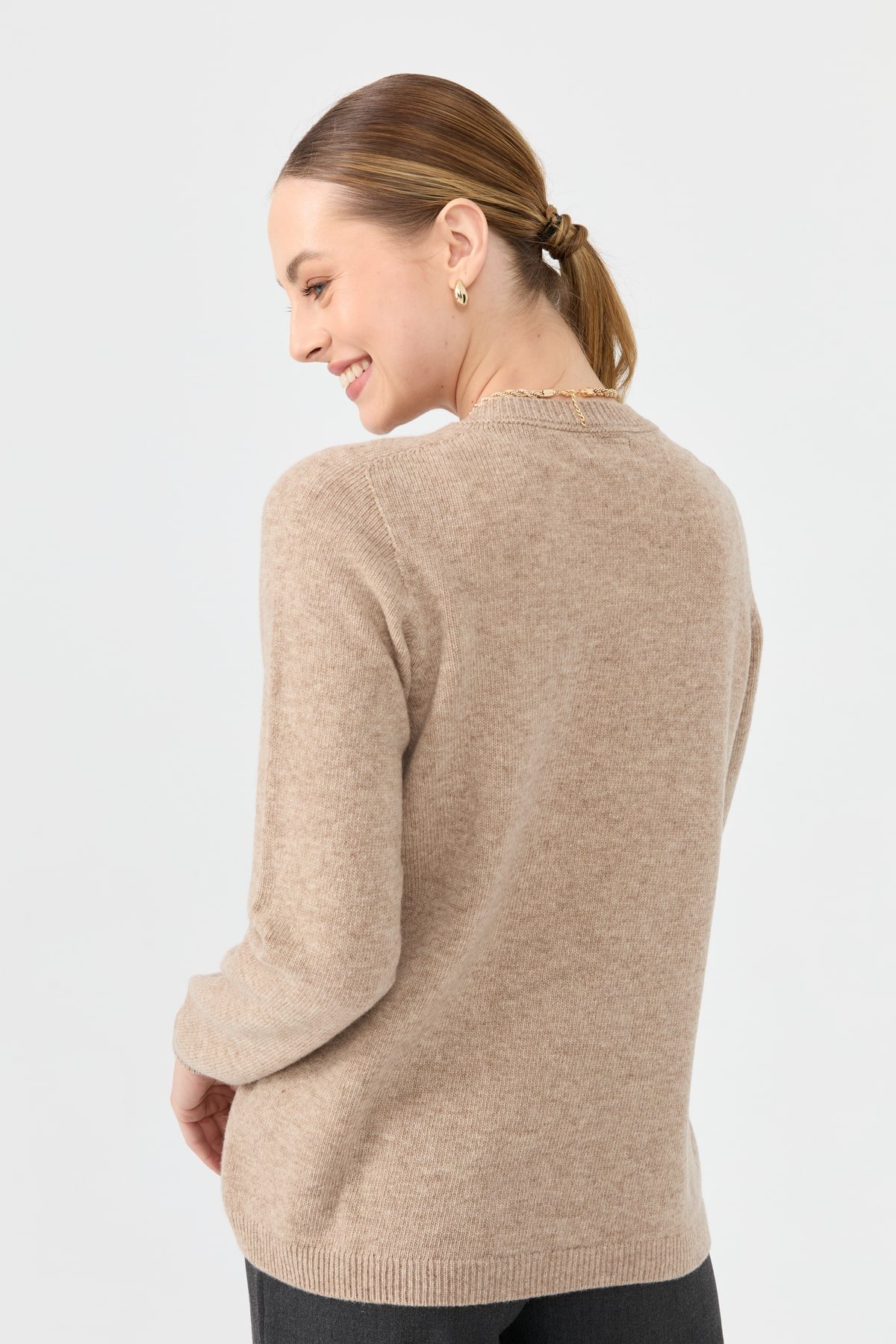 23165Kadın V Yaka Klasik Yün Kazak K.Bej