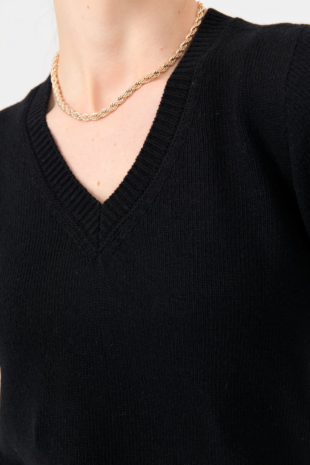 23165Kadın V Yaka Klasik Yün Kazak Siyah