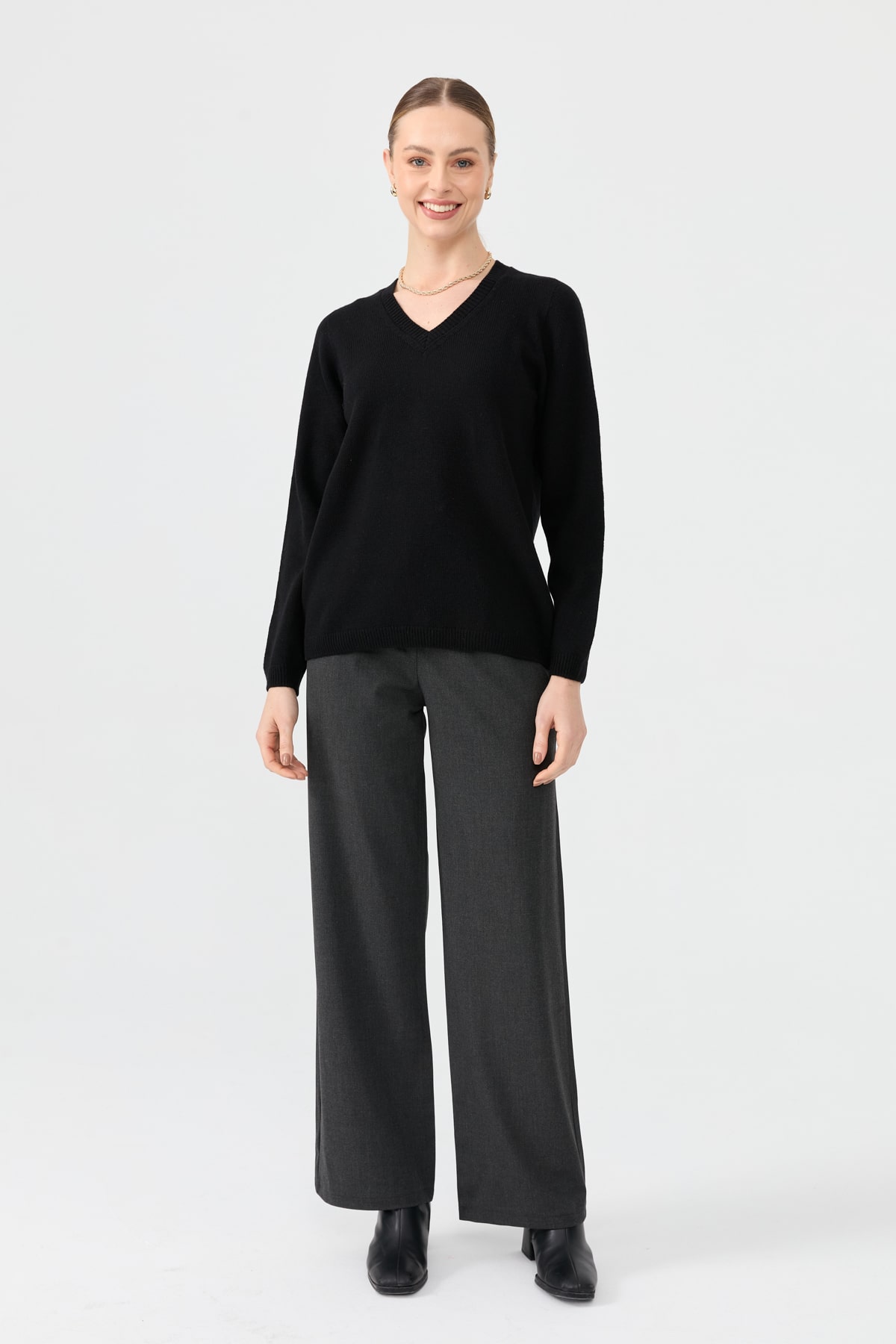 23165Kadın V Yaka Klasik Yün Kazak Siyah
