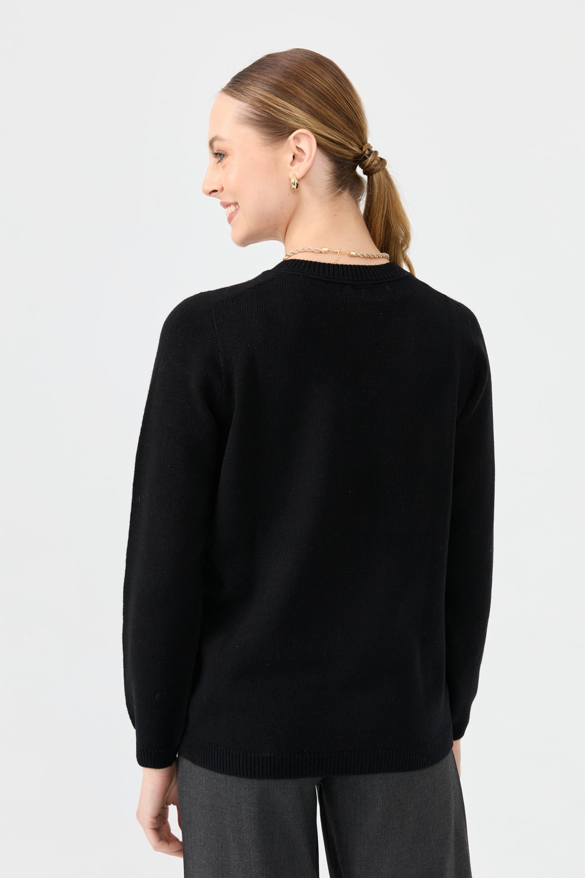 23165Kadın V Yaka Klasik Yün Kazak Siyah