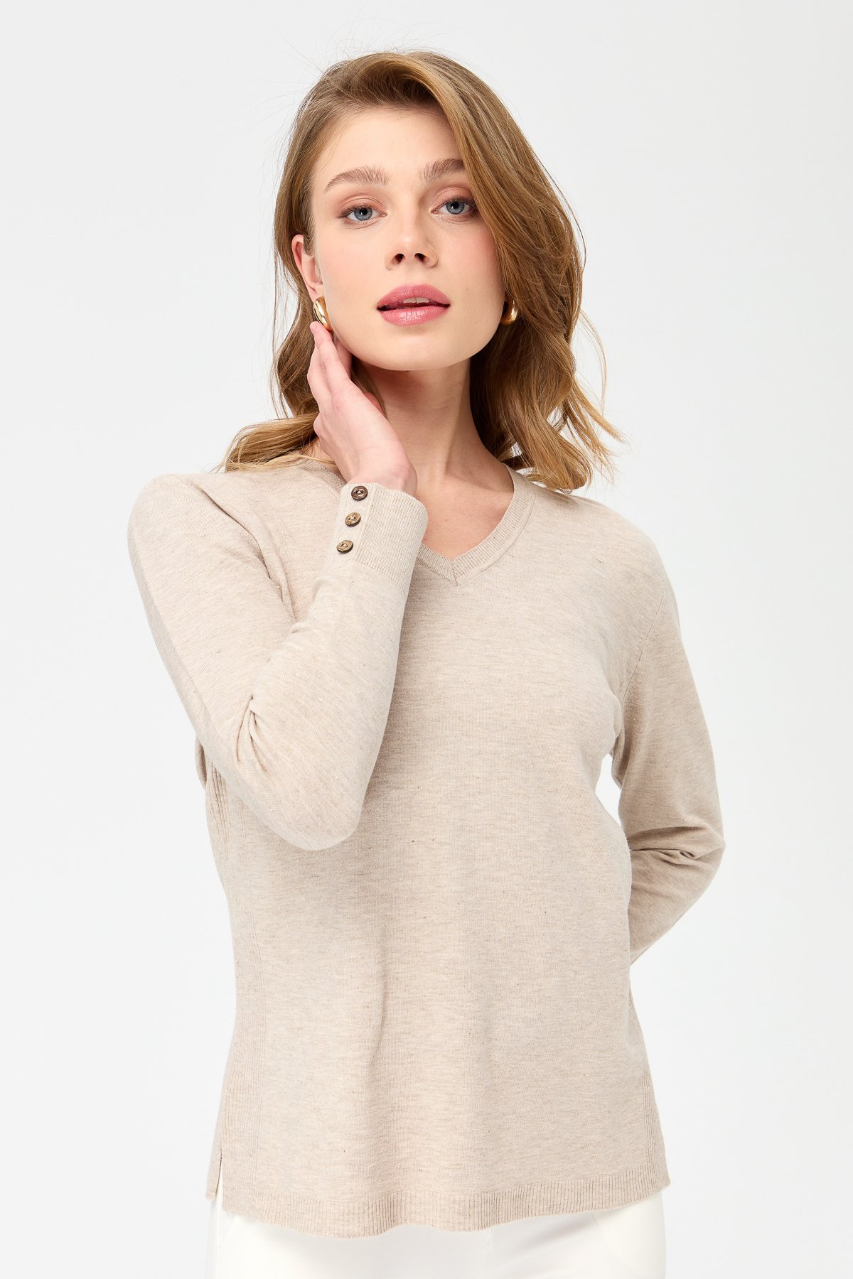 23393Kadın V Yaka Kolları Düğmeli Simli Bluz Bej