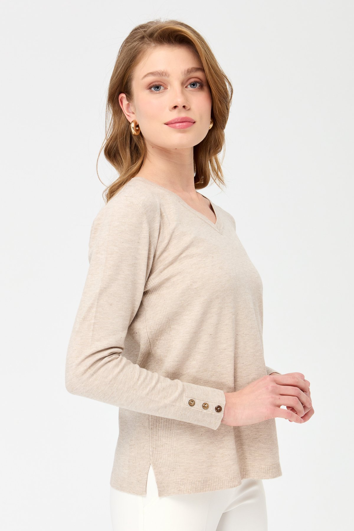 23393Kadın V Yaka Kolları Düğmeli Simli Bluz Bej