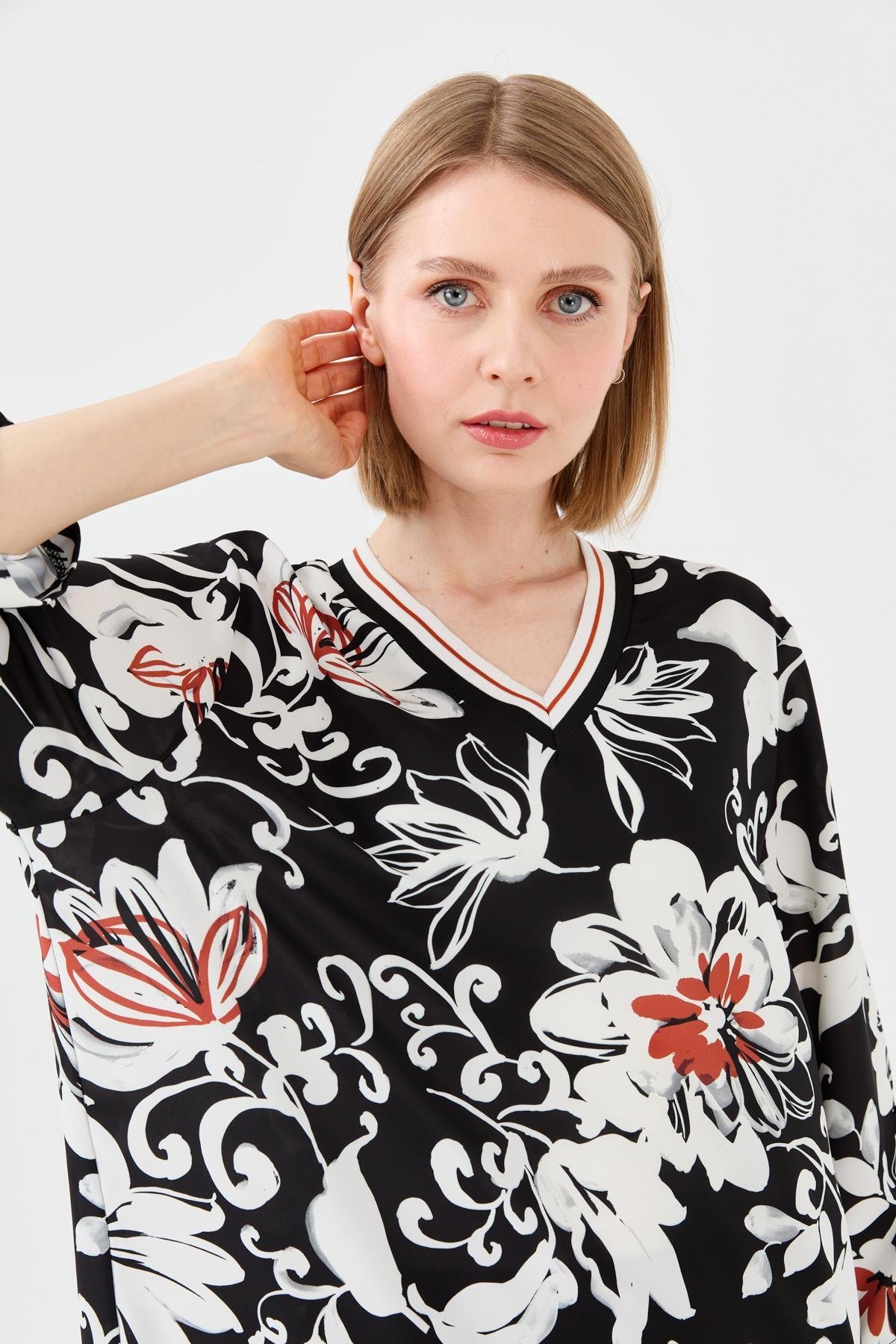 23480Kadın V Yaka Kolu ve Yakası Triko Ribanalı Bluz Siyah