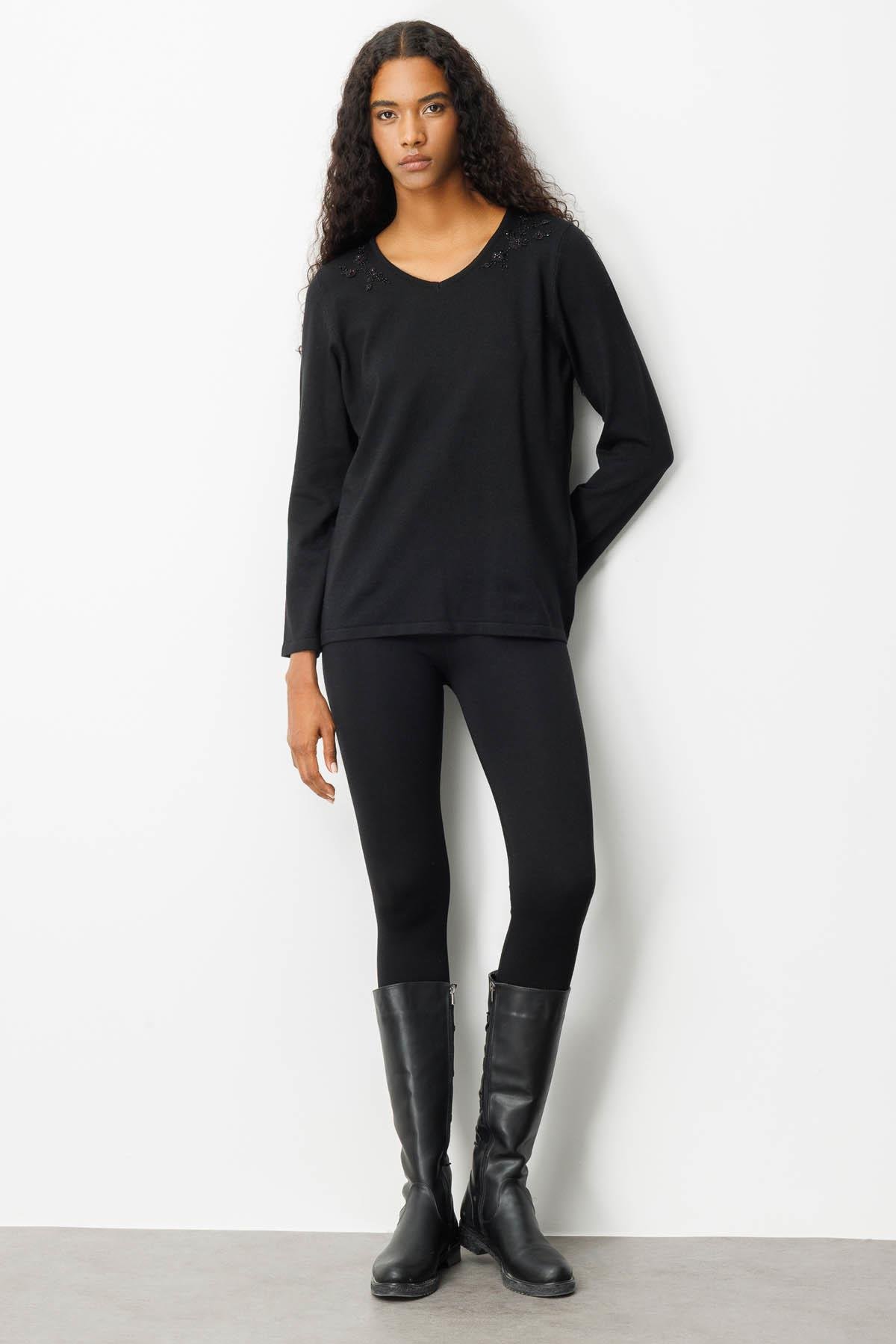 25090Kadın V Yaka Omuzları Boncuk İşlemeli Bluz Siyah