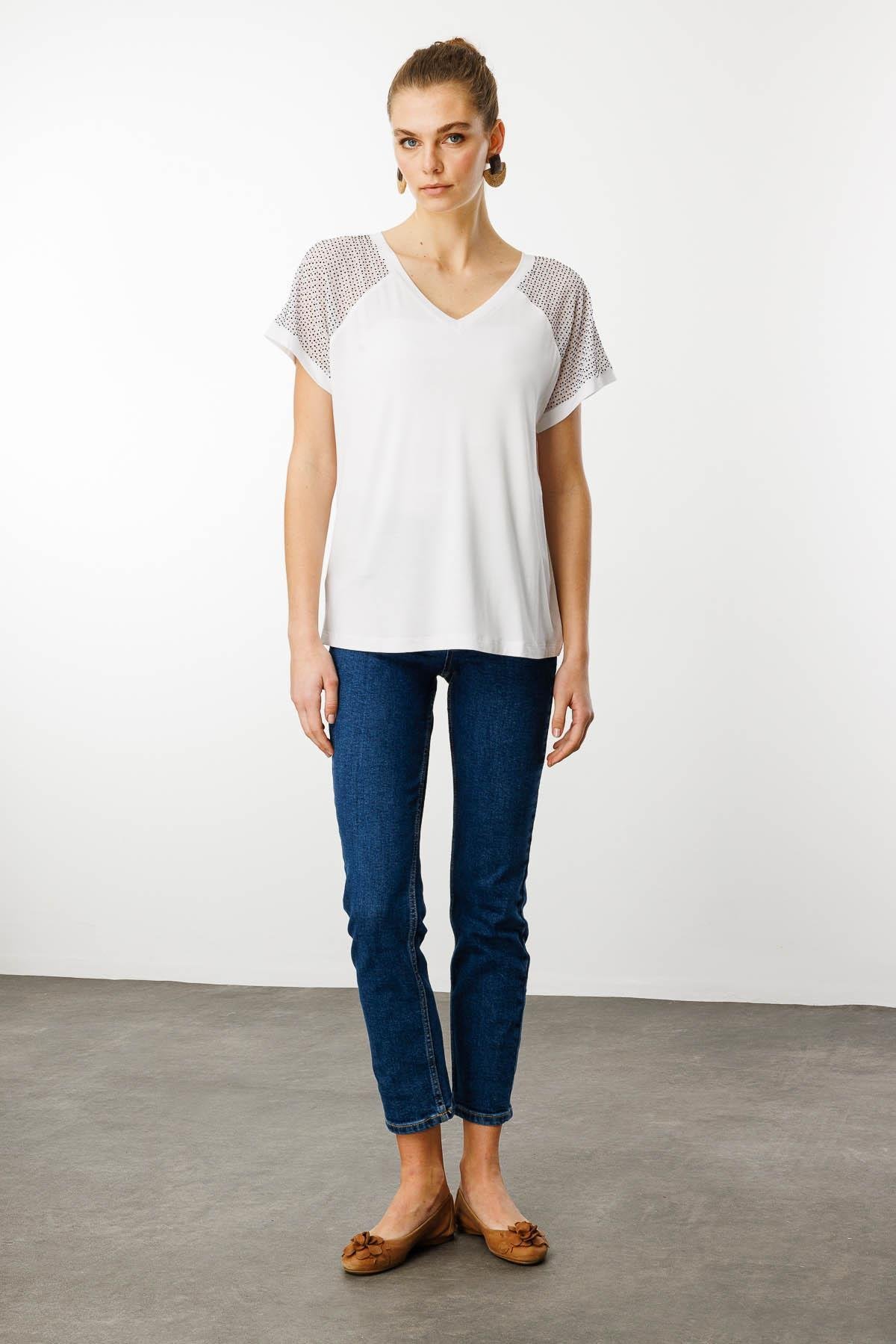 25836Kadın V Yaka Omuzları Taş Baskılı Penye T-shirt Beyaz