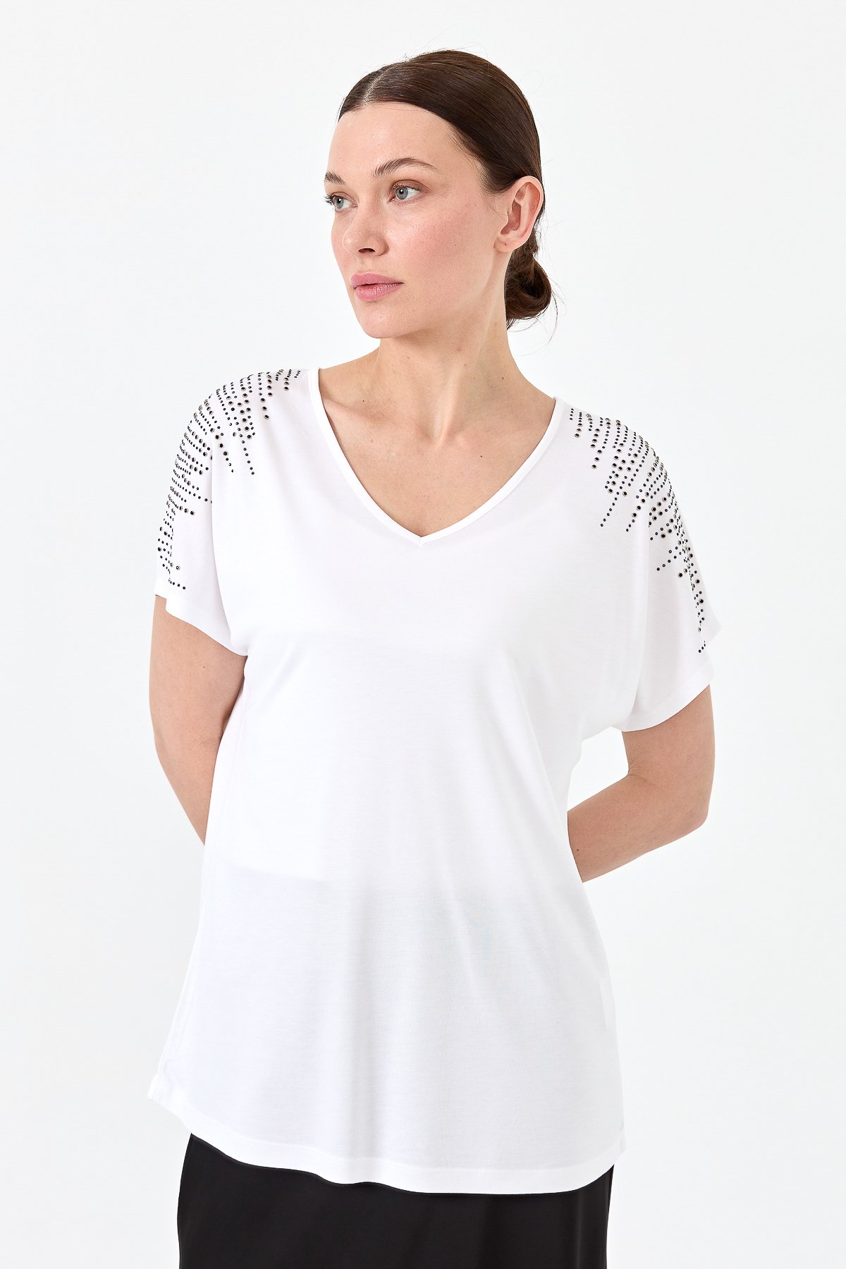 23455Kadın V Yaka Omuzları Taşlı Penye T-shirt Beyaz