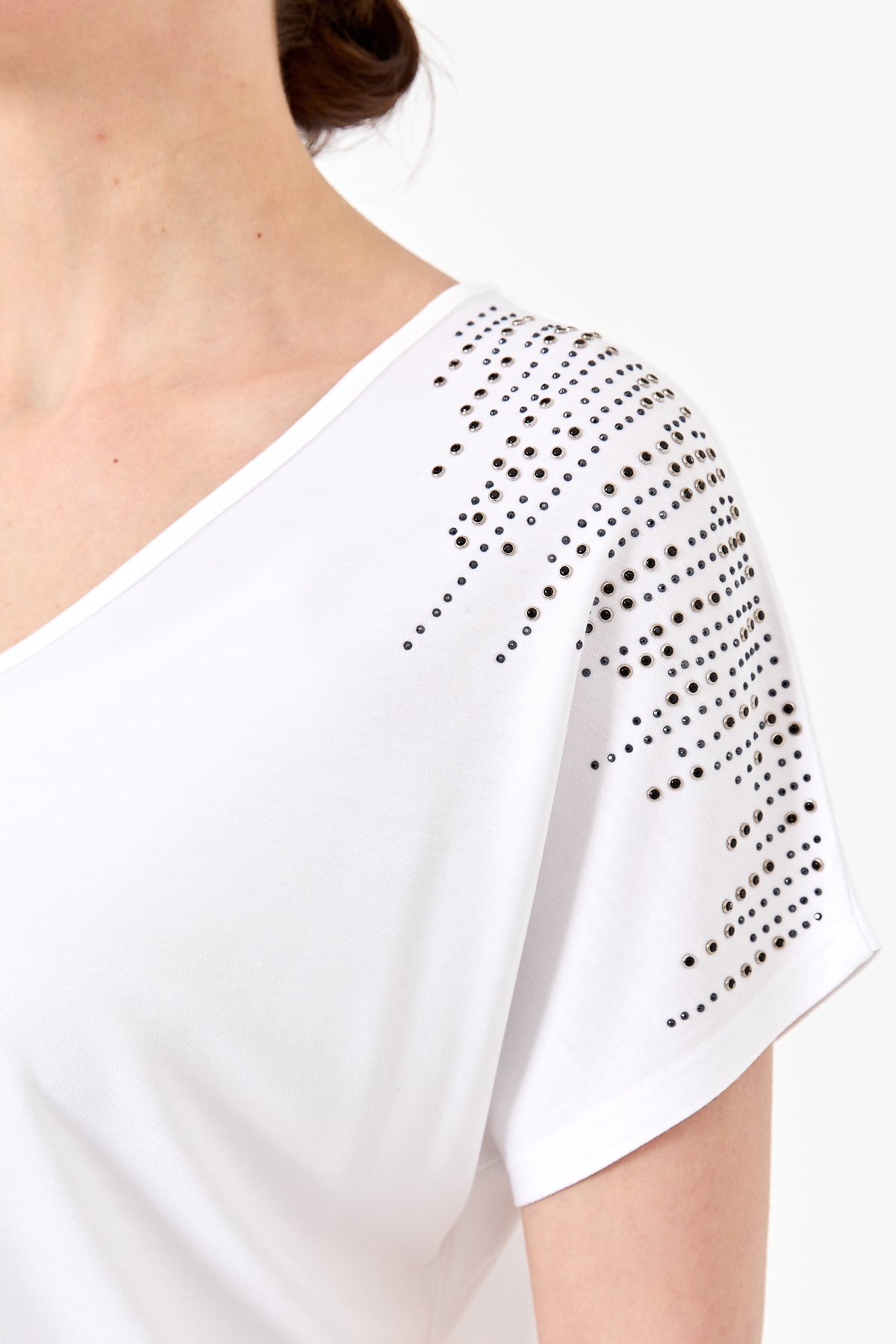 23455Kadın V Yaka Omuzları Taşlı Penye T-shirt Beyaz