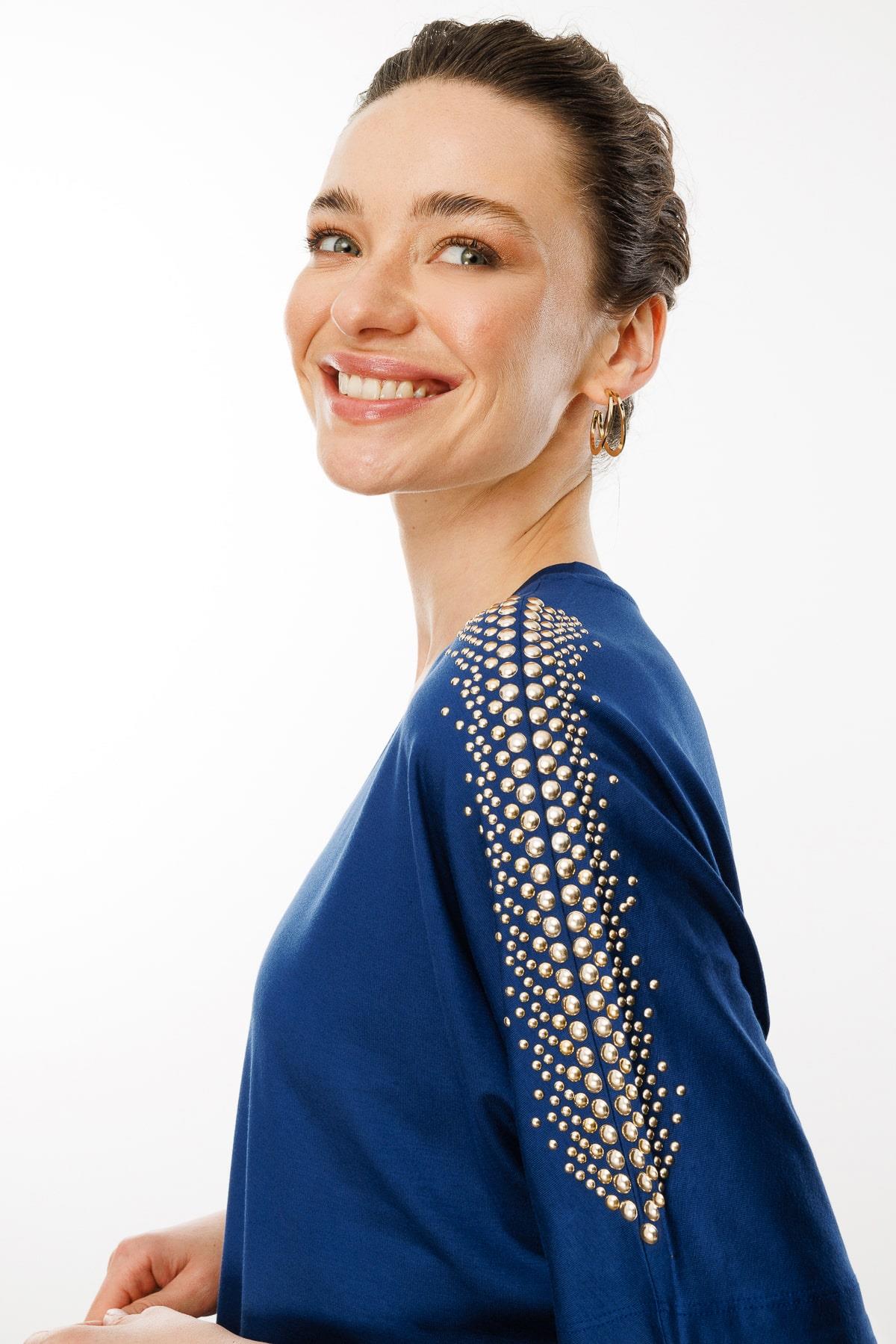 25754Kadın V Yaka Omuzları Taşlı Penye T-shirt İndigo