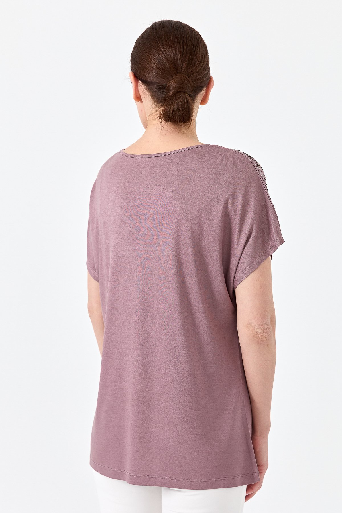 23455Kadın V Yaka Omuzları Taşlı Penye T-shirt Mürdüm