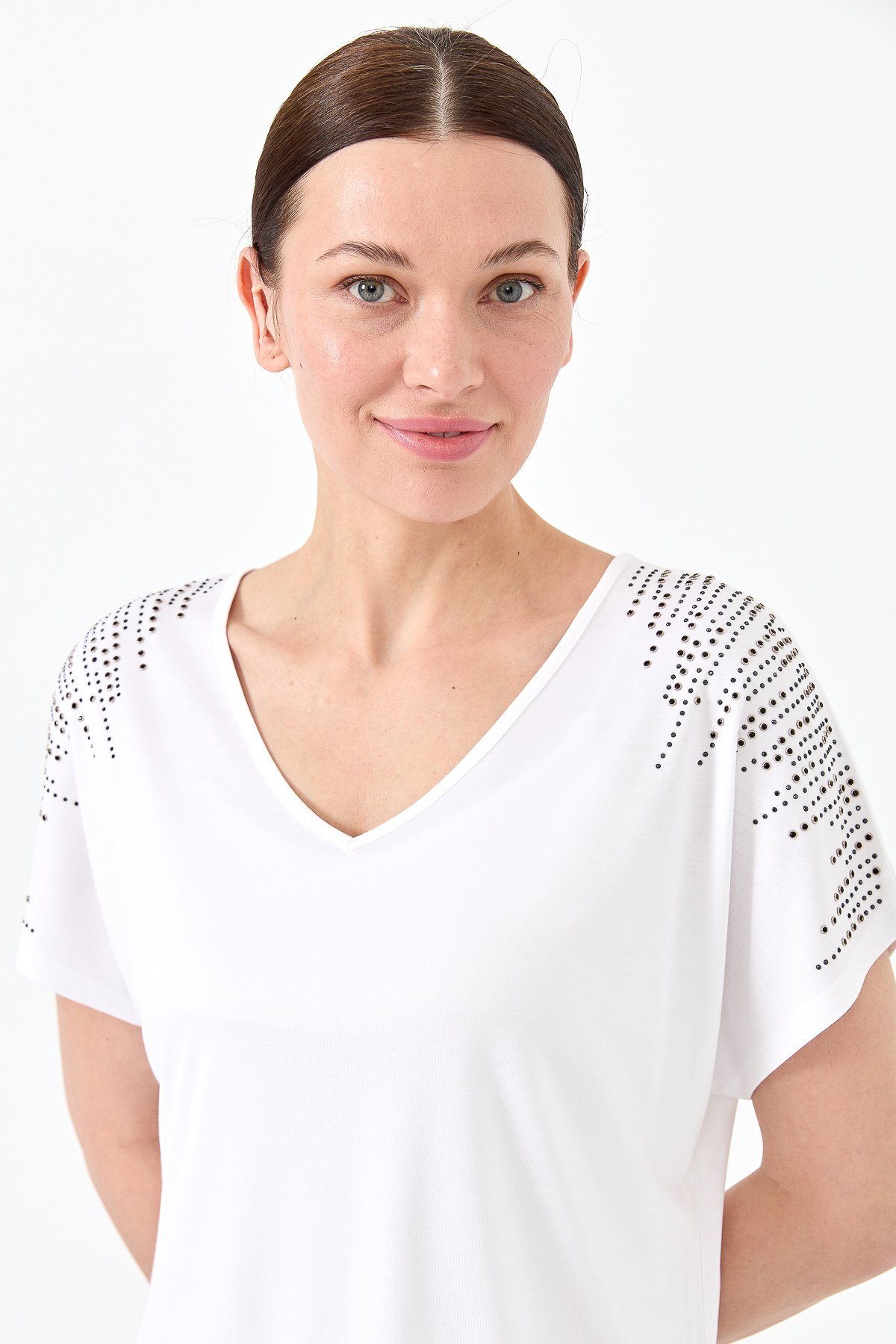 23455Kadın V Yaka Omuzları Taşlı Penye T-shirt Beyaz