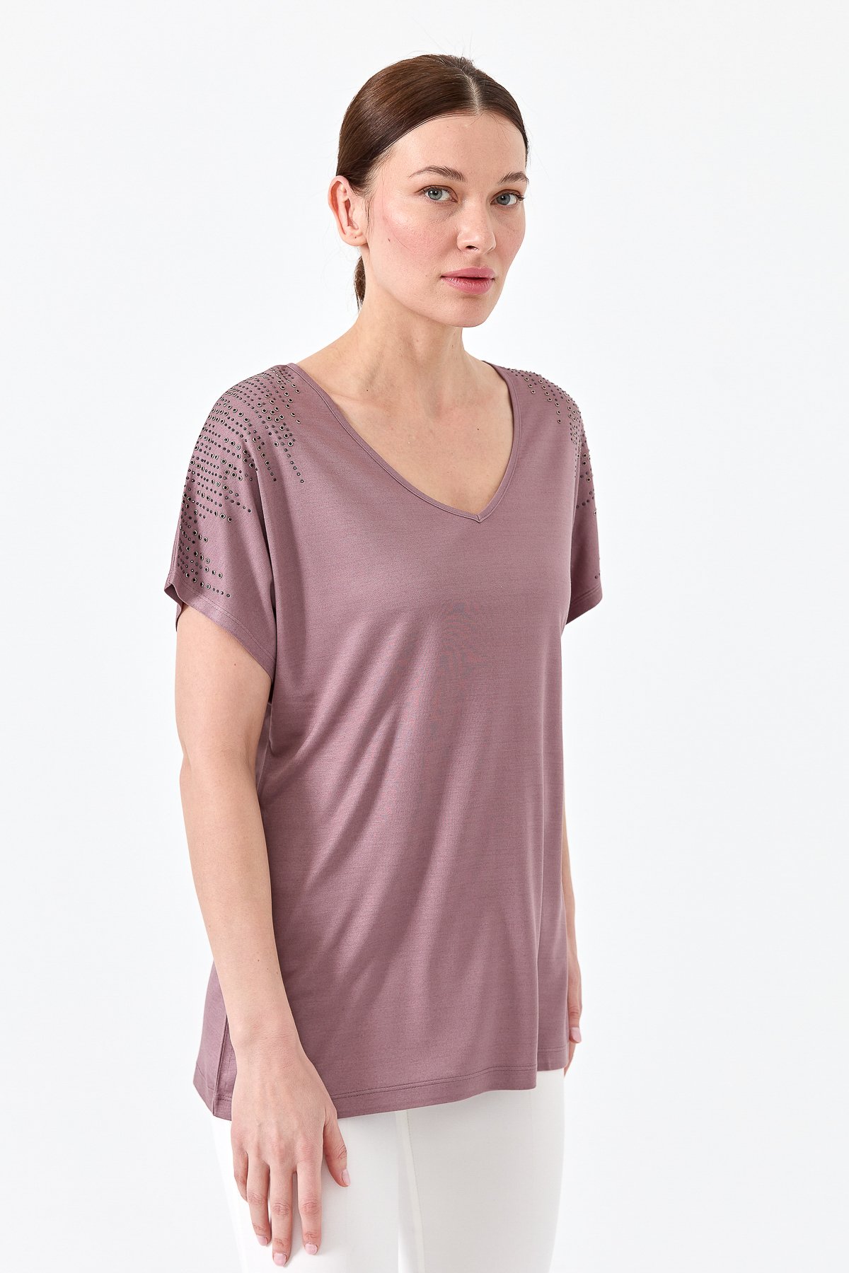 23455Kadın V Yaka Omuzları Taşlı Penye T-shirt Mürdüm