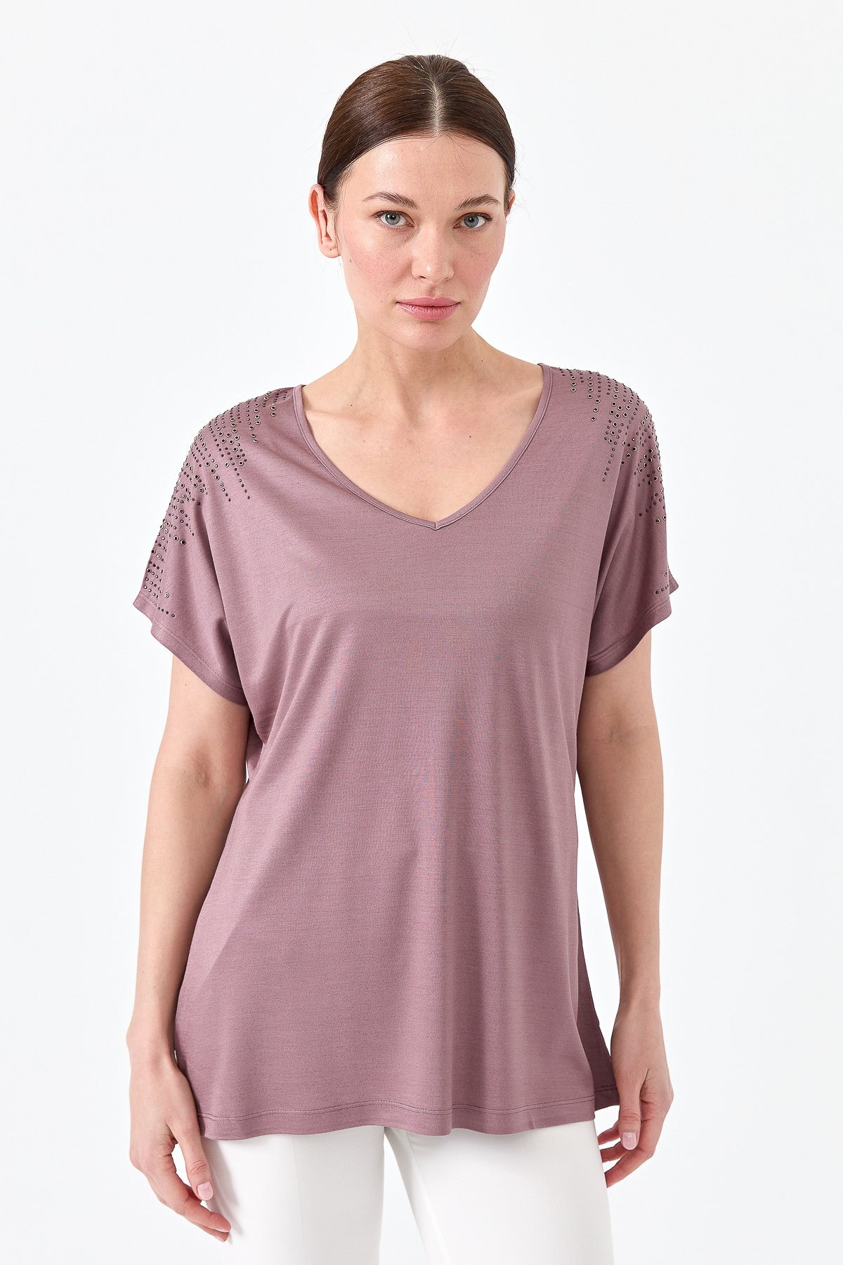 23455Kadın V Yaka Omuzları Taşlı Penye T-shirt Mürdüm