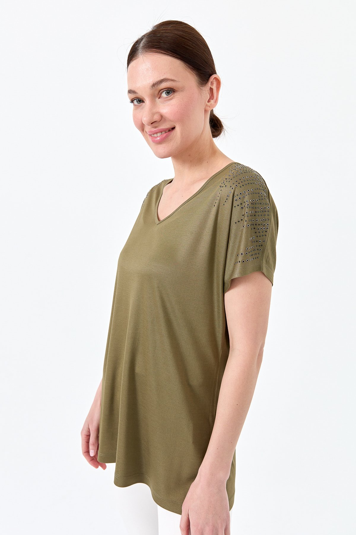 23455Kadın V Yaka Omuzları Taşlı Penye T-shirt Haki