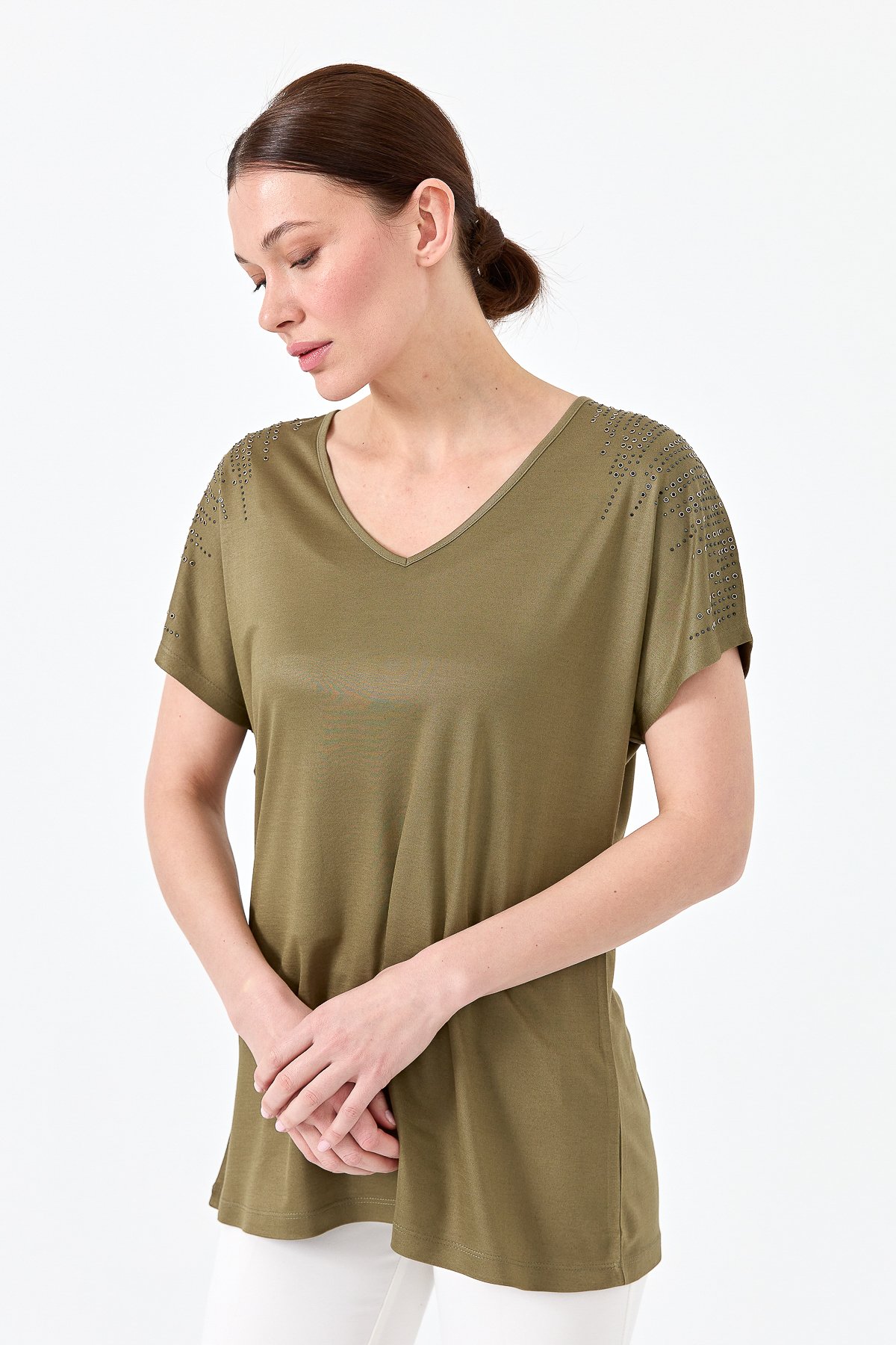 23455Kadın V Yaka Omuzları Taşlı Penye T-shirt Haki