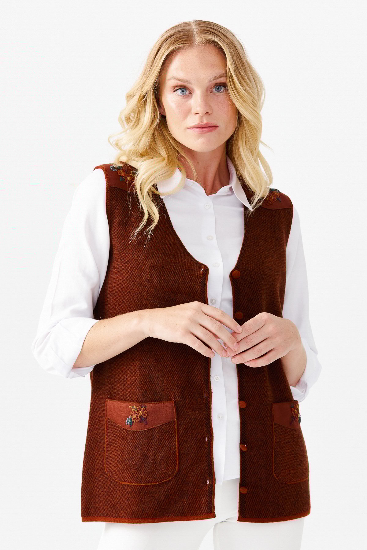 22114Женский жилет на пуговицах с v-образным вырезом и карманом на плече с отделкой , коричневый 