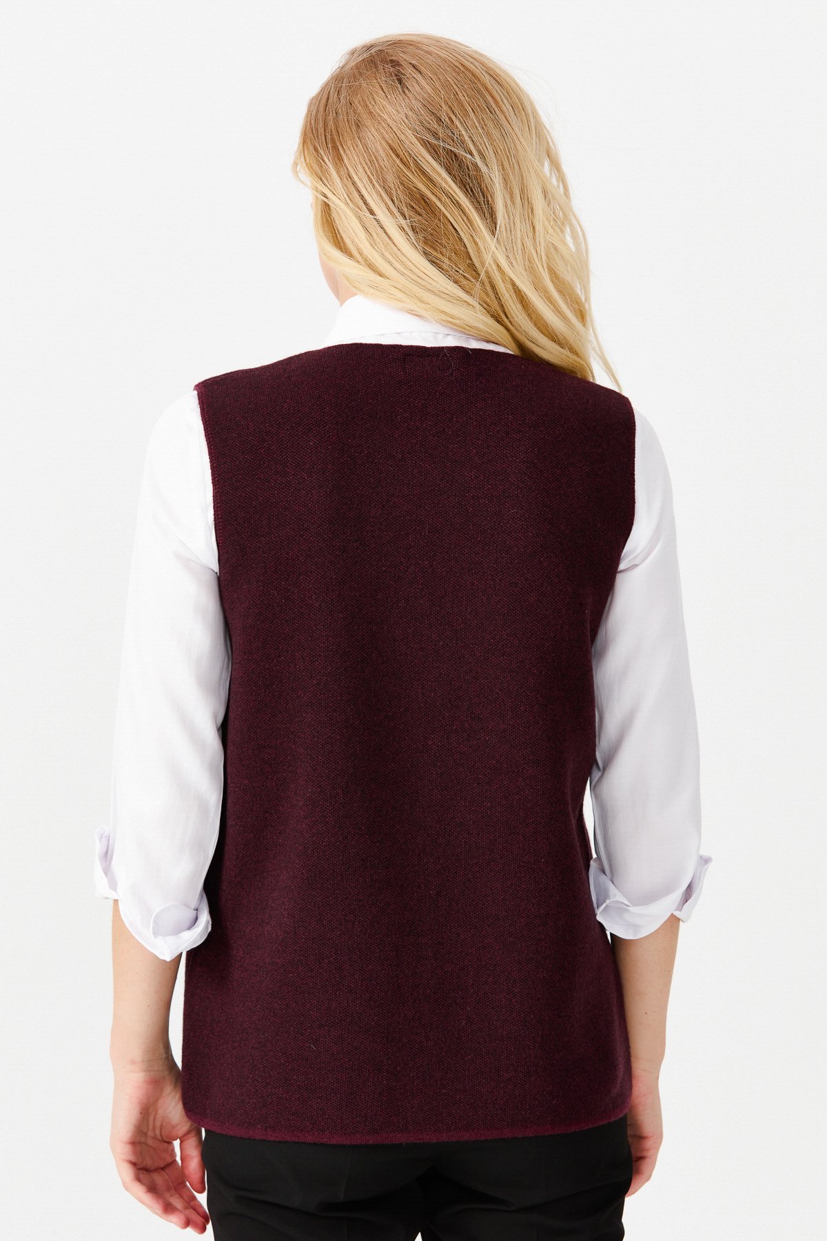 22114Женский жилет на пуговицах с v-образным вырезом и карманом на плече с отделкой , темно сливовый