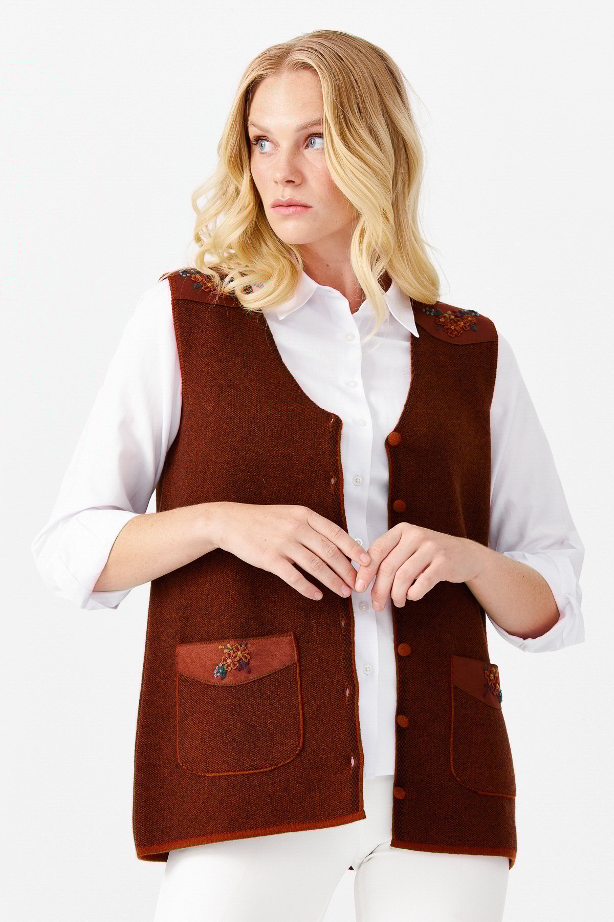 22114Женский жилет на пуговицах с v-образным вырезом и карманом на плече с отделкой , коричневый 